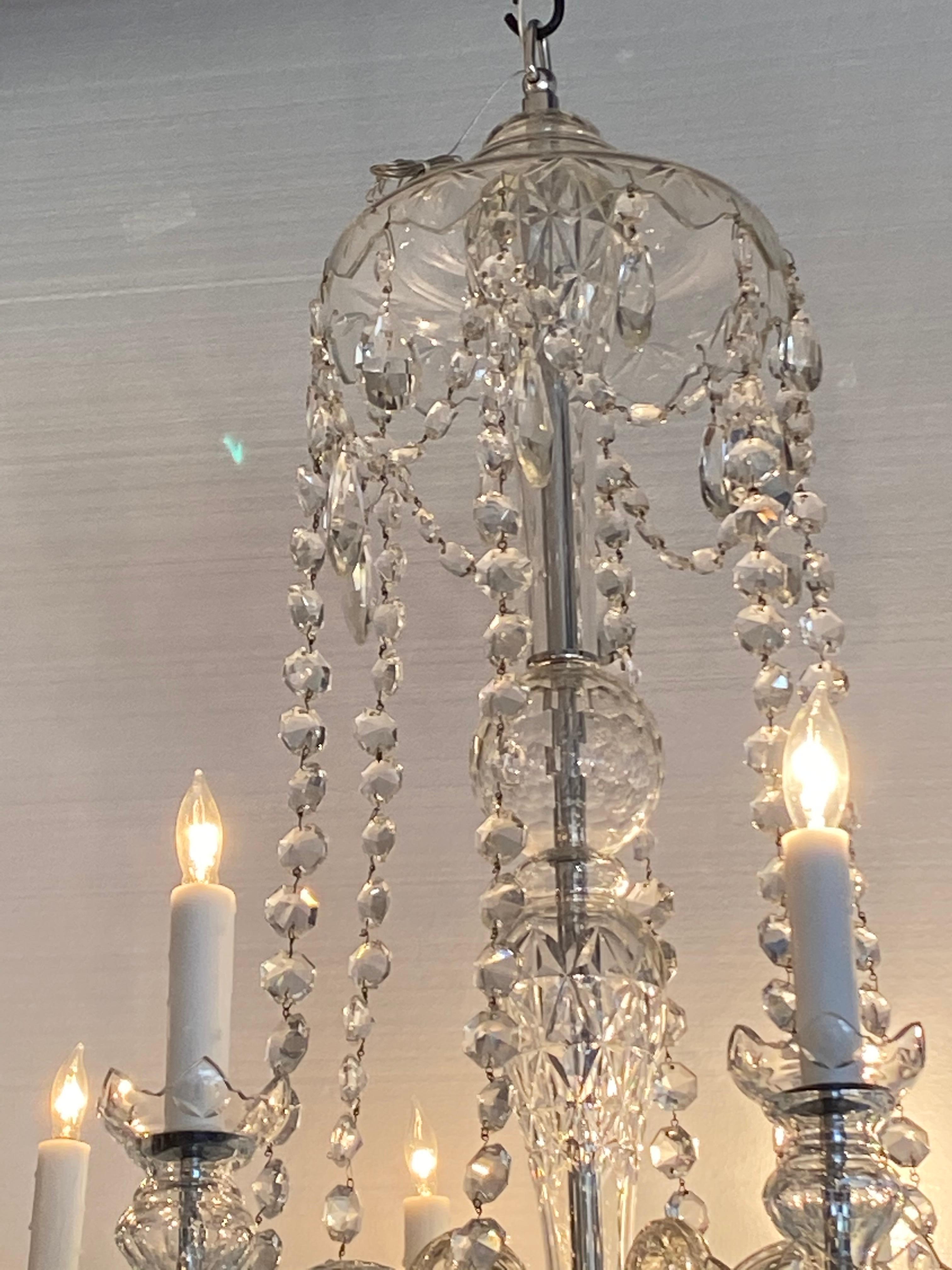 8 light Waterford chandelier, in excellent conditions, with 4