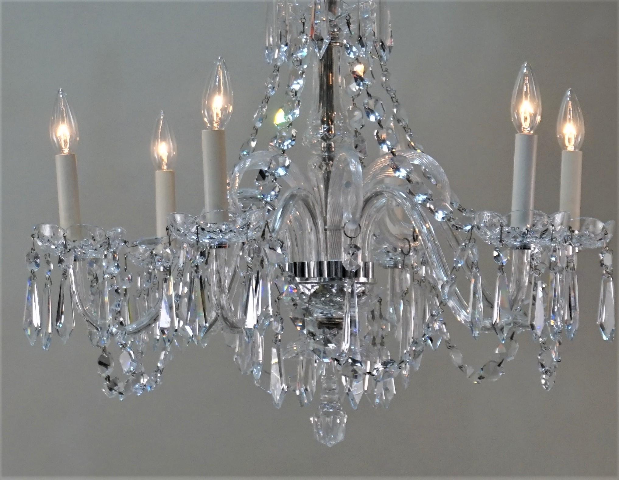 Elegant classic design six light crystal chandelier by Waterford.
Measurement: width 26