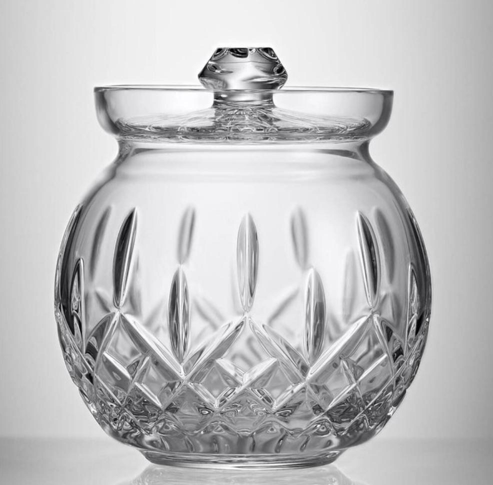XXI secolo e contemporaneo Waterford Crystal Classic Lysmore Rounded Biscuit Barrel, 7 pollici. in vendita