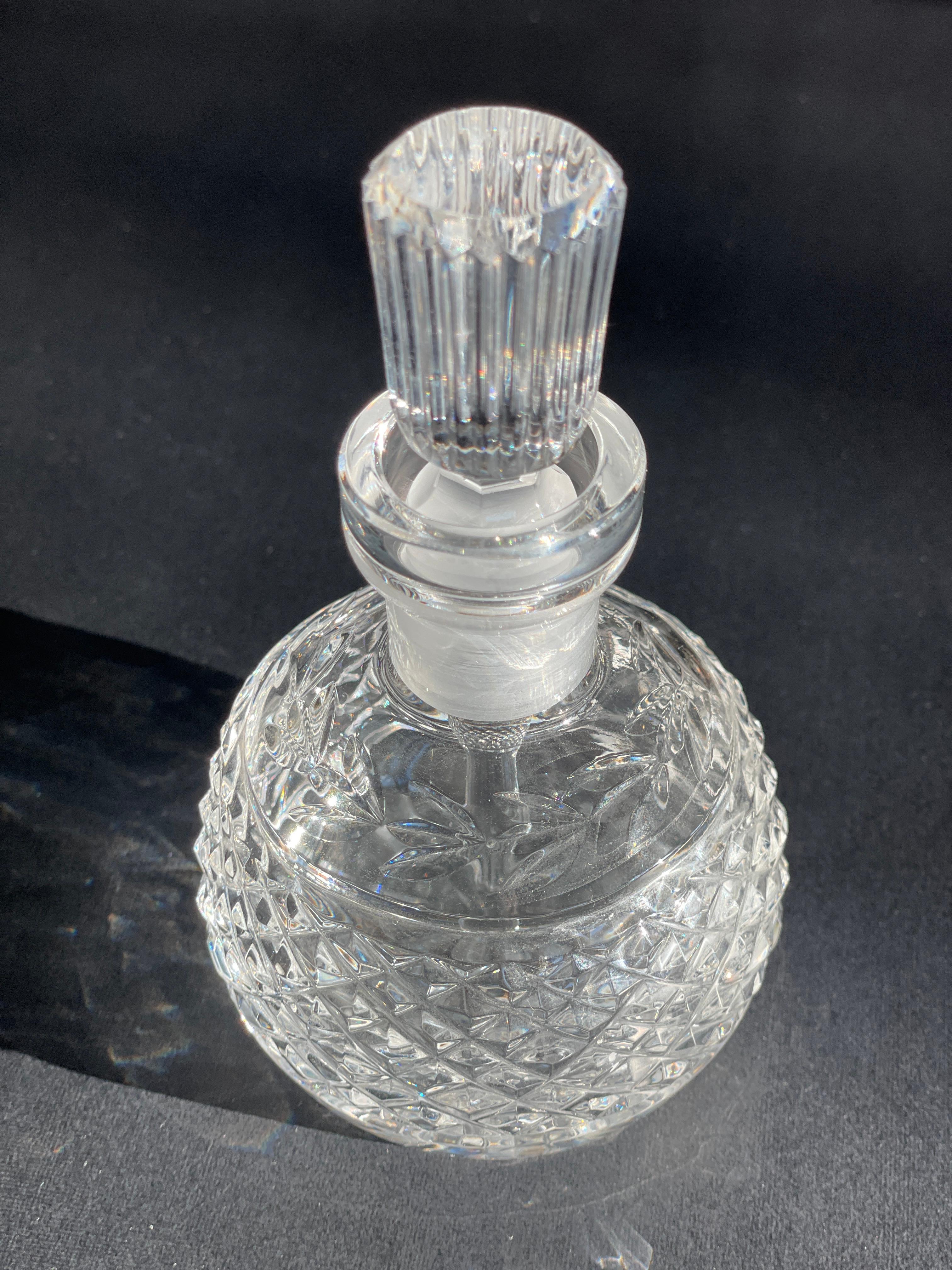 Bouteille de parfum en cristal Waterford Crystal facetté et sculpté Vintage signé By en vente 2