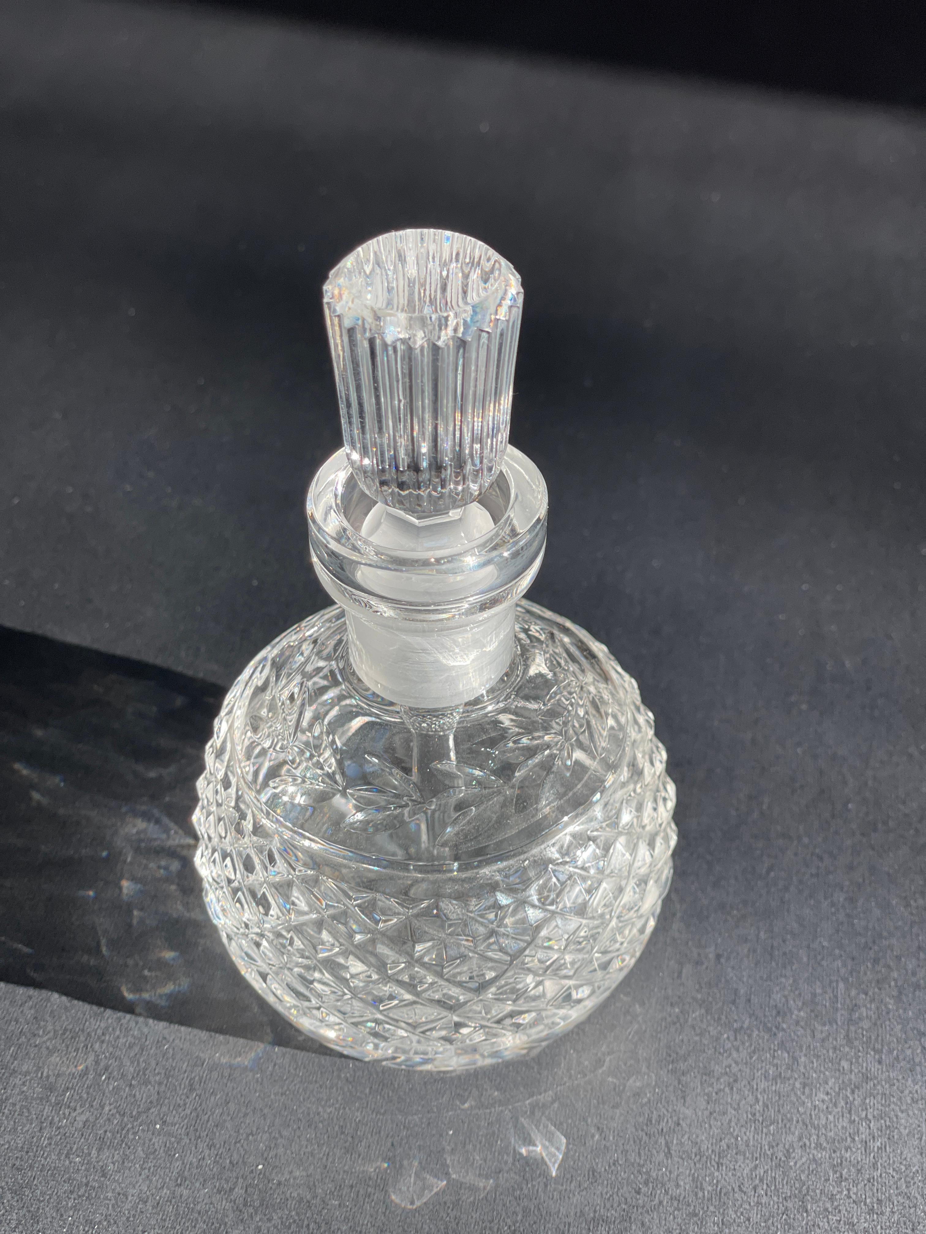 Bouteille de parfum en cristal Waterford Crystal facetté et sculpté Vintage signé By en vente 3