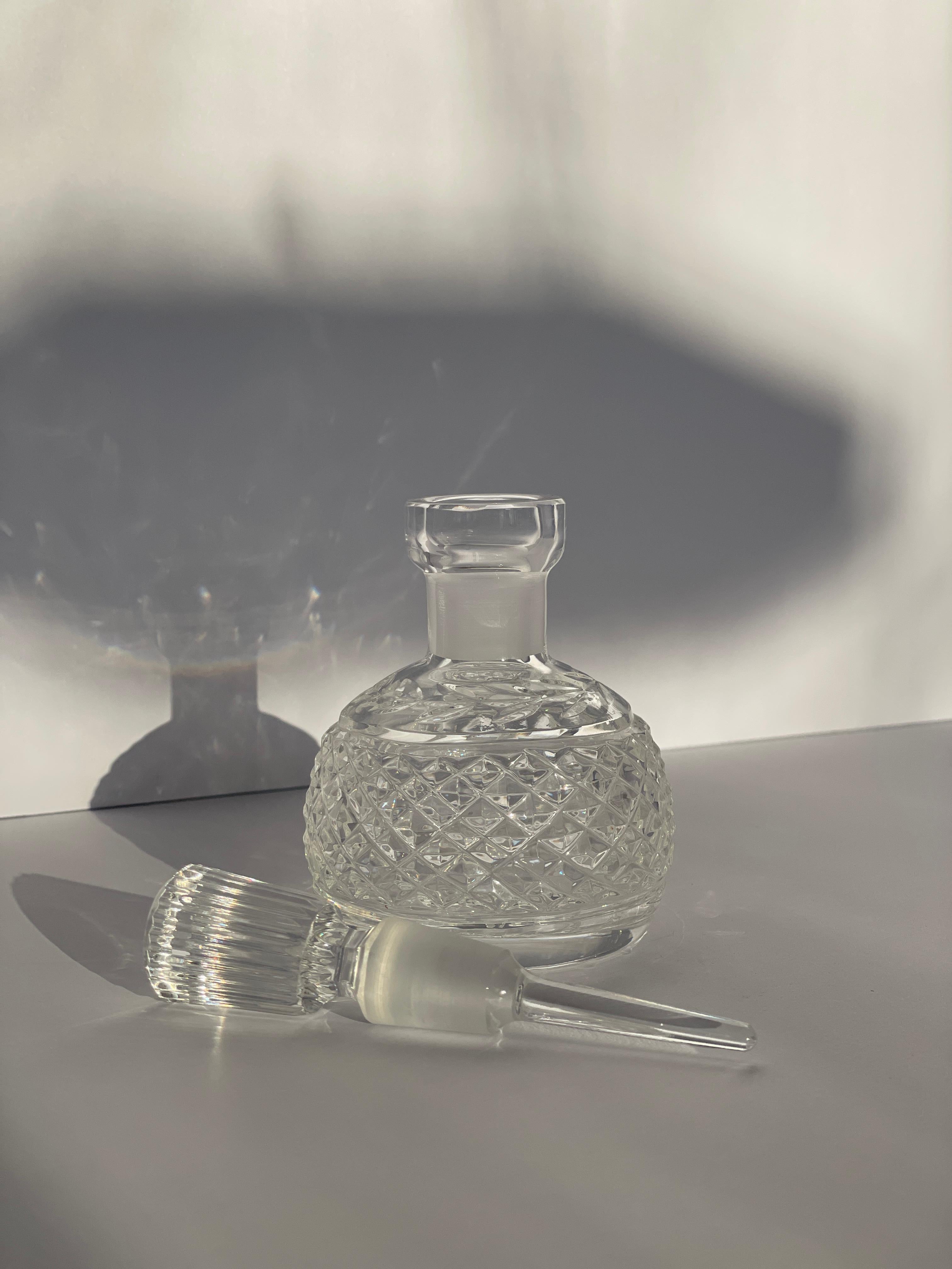 Victorien Bouteille de parfum en cristal Waterford Crystal facetté et sculpté Vintage signé By en vente