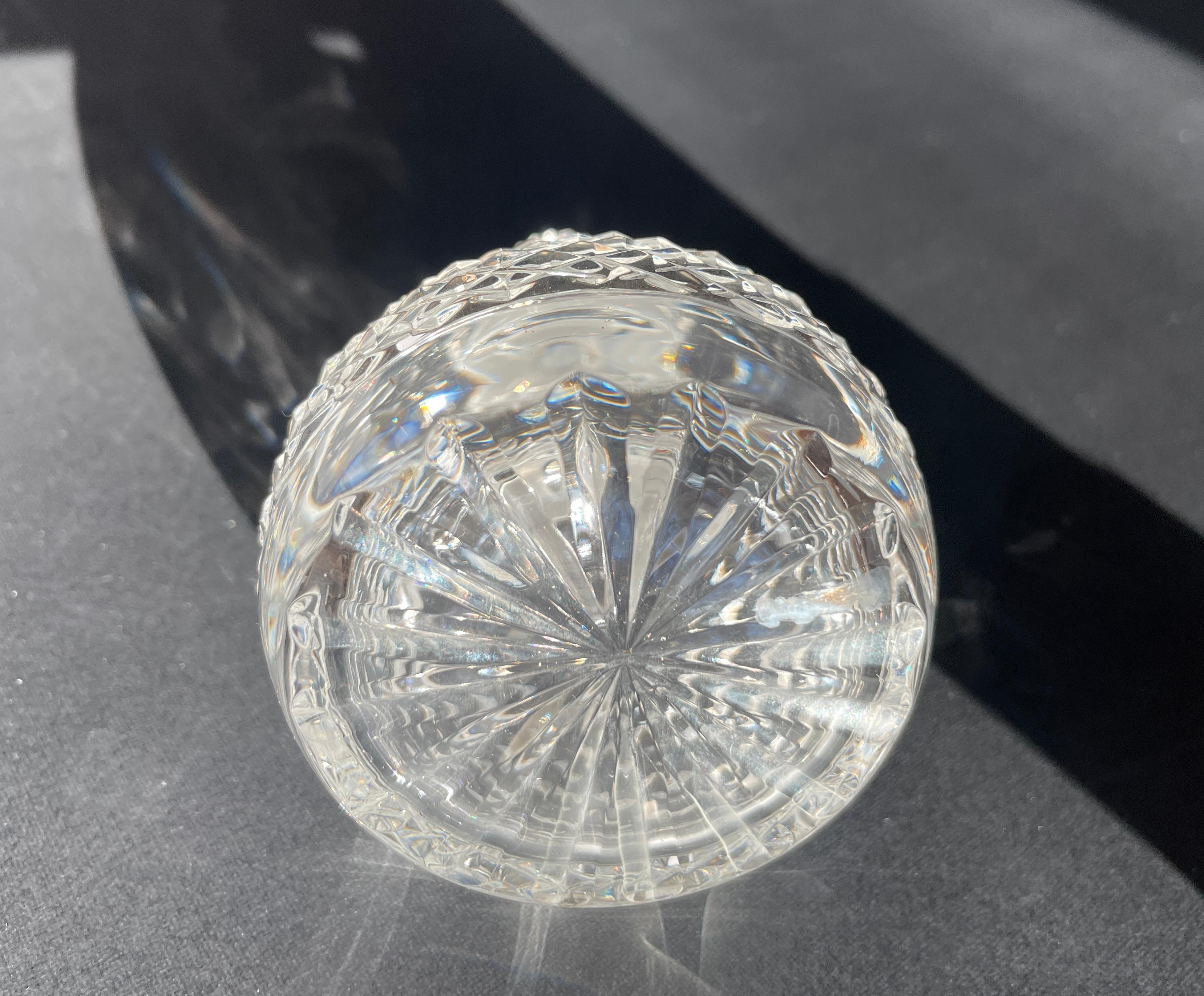 Sculpté Bouteille de parfum en cristal Waterford Crystal facetté et sculpté Vintage signé By en vente
