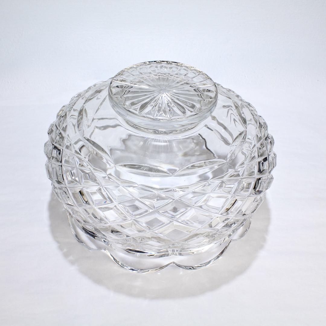 XX secolo Ciotola o centrotavola con bordo smerlato di Waterford Crystal Master Cutter in vendita