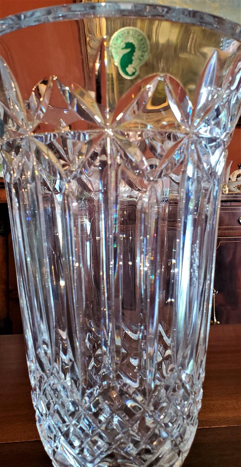 Presenting a gorgeous Waterford Crystal starburst 12 inch vase.

Made in Waterford, Ireland circa 1999/2000.

100% Irish made.

In original box and in mint condition.

Discontinued model.

Beautiful heavy cut crystal of exceptional