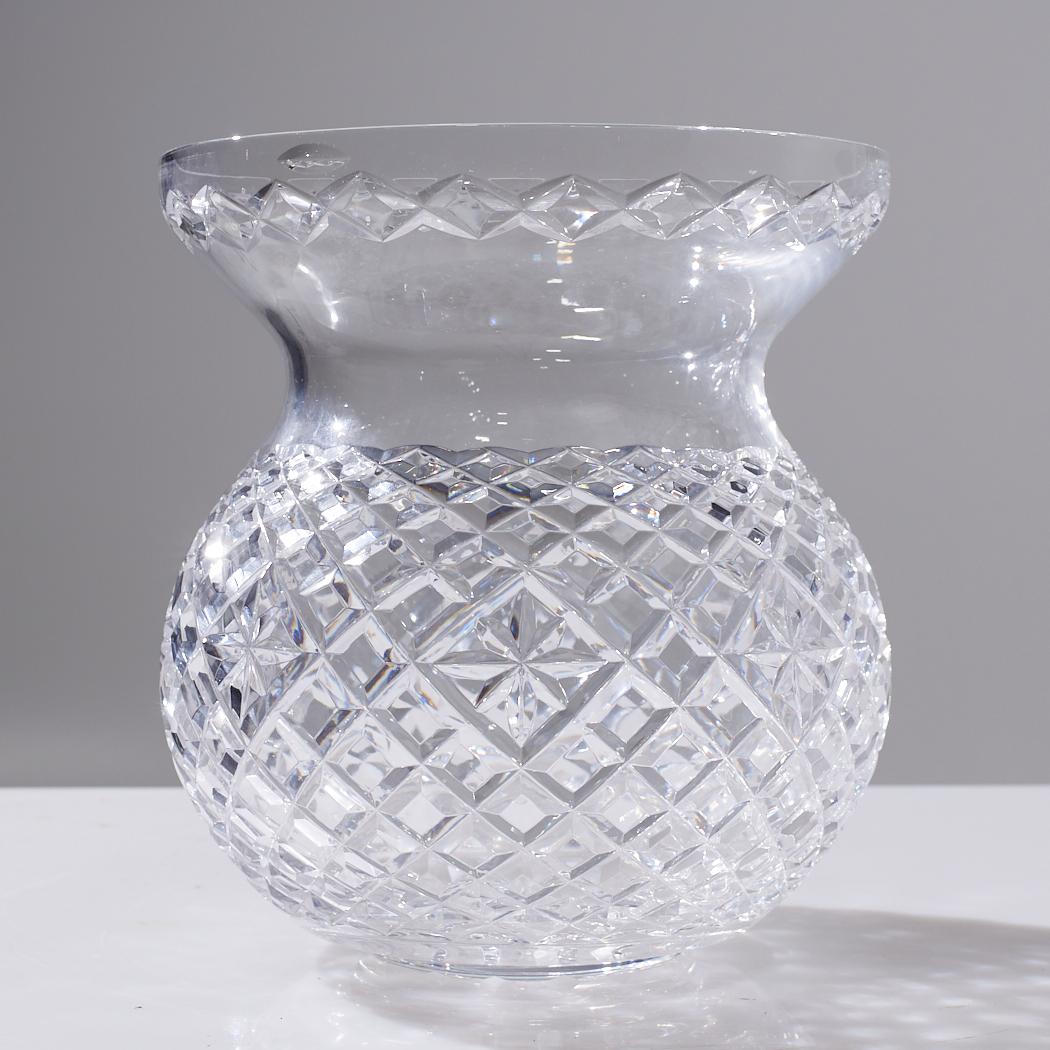 Coupe vase en cristal taillé de Waterford

Ce vase mesure 8.25 de large x 8.25 de profond x 9 pouces de haut

Nous prenons nos photos dans un studio à éclairage contrôlé afin de montrer le plus de détails possible. Nous ne faisons pas de photoshop