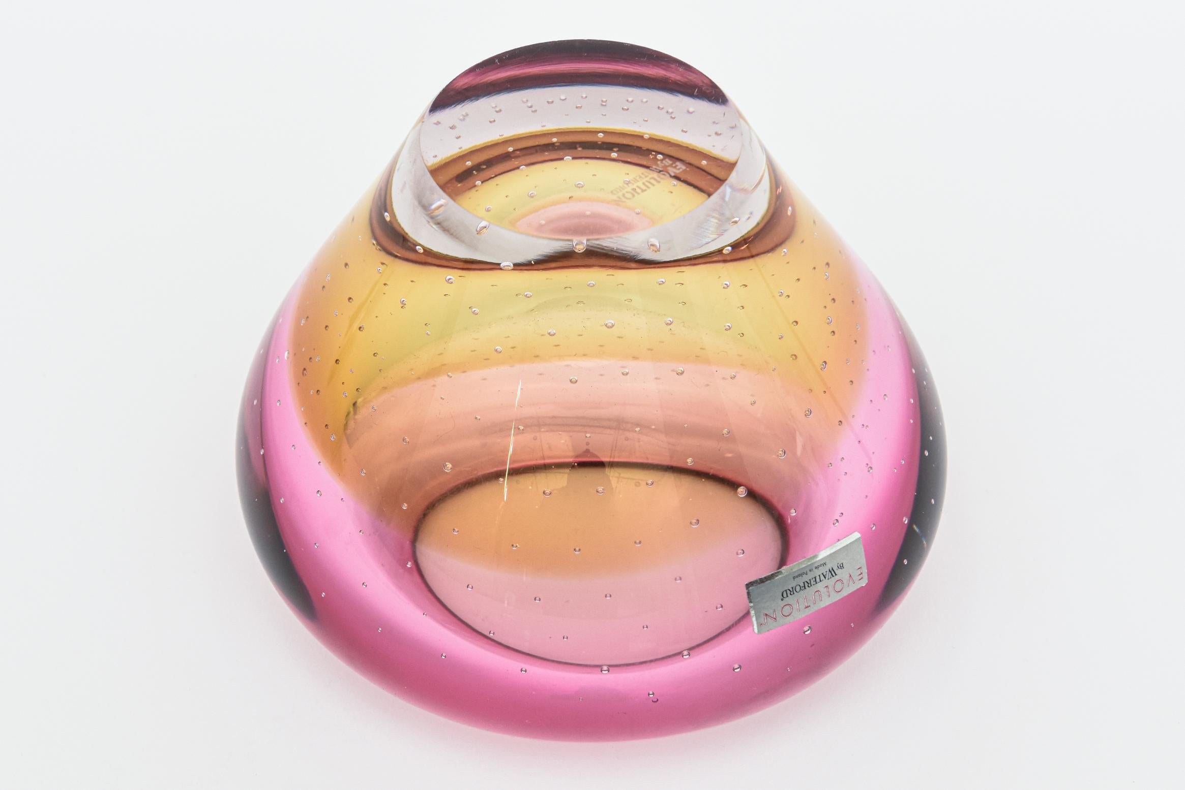 Vase en cristal Waterford signé Evolution avec rose canneberge, ambre, transparent en vente 3