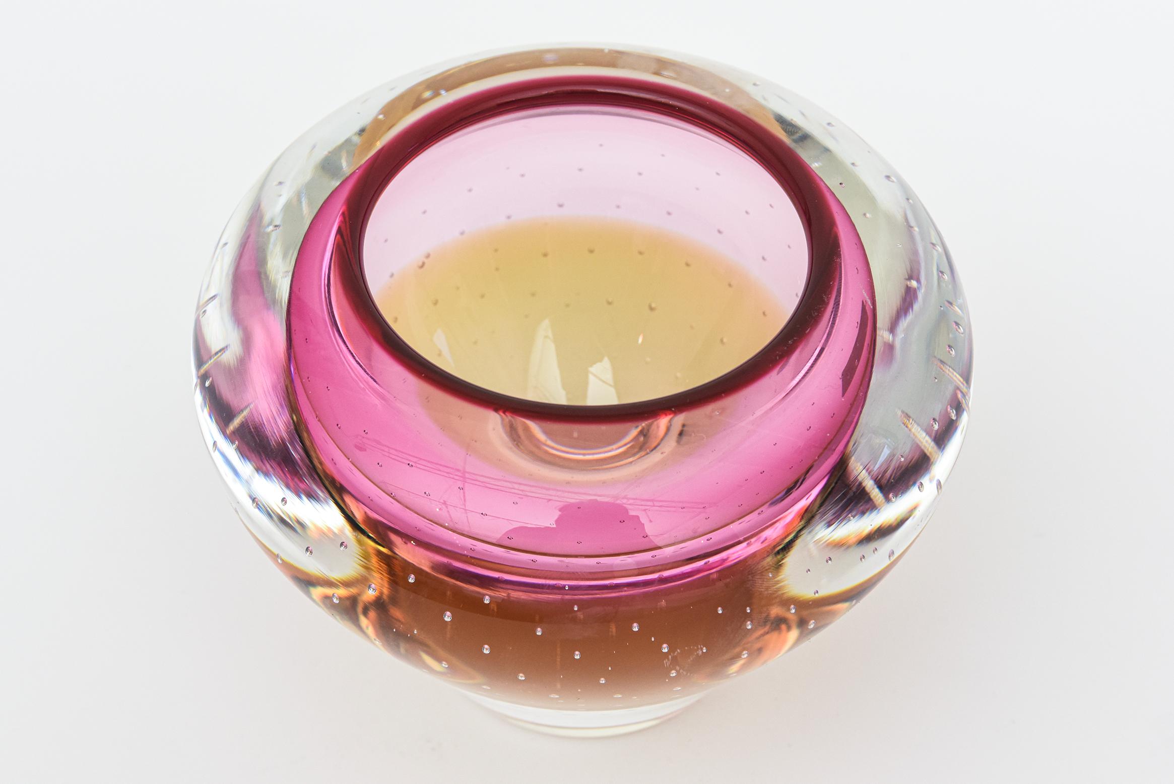 Moderne Vase en cristal Waterford signé Evolution avec rose canneberge, ambre, transparent en vente