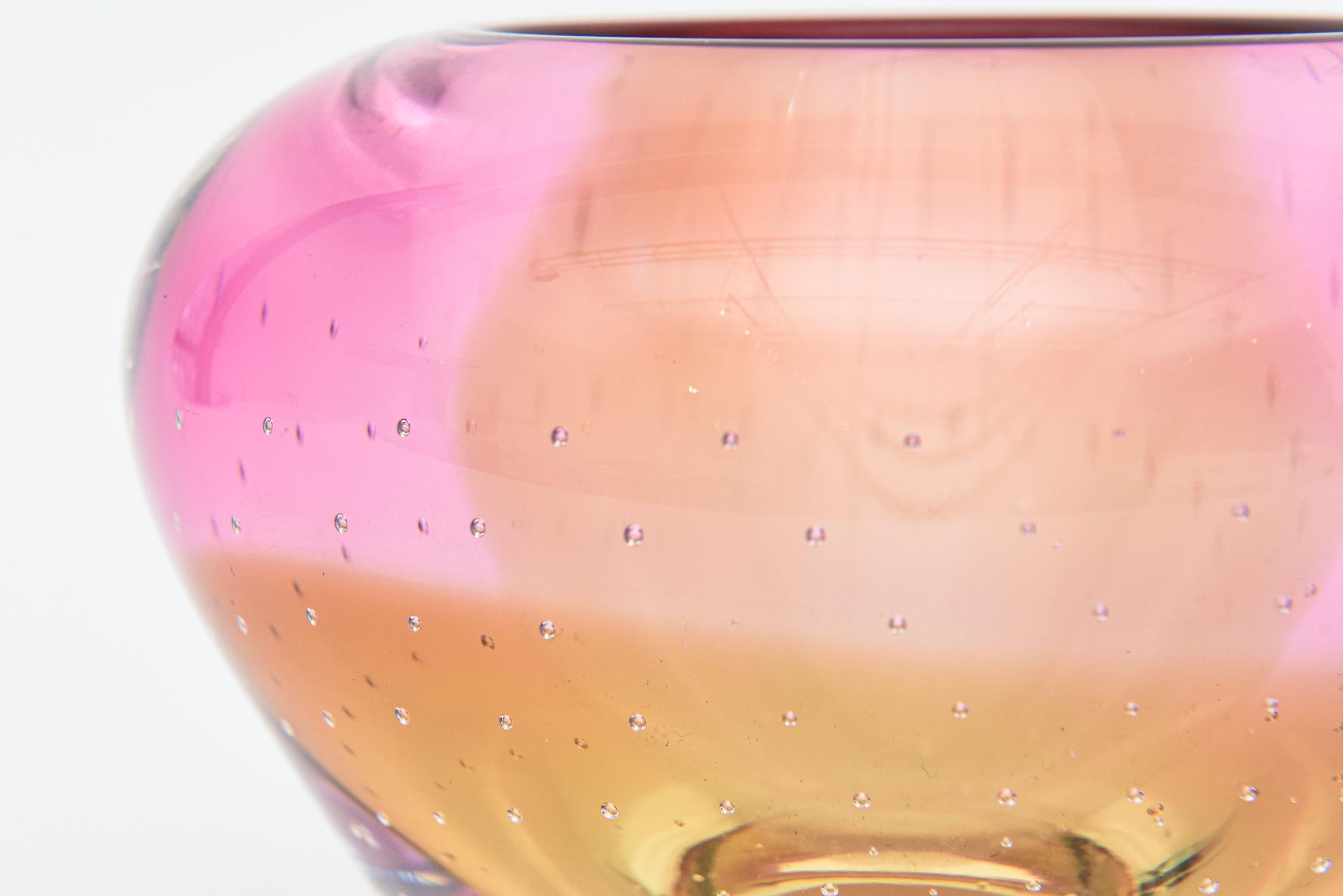 Vase en cristal Waterford signé Evolution avec rose canneberge, ambre, transparent Bon état - En vente à North Miami, FL