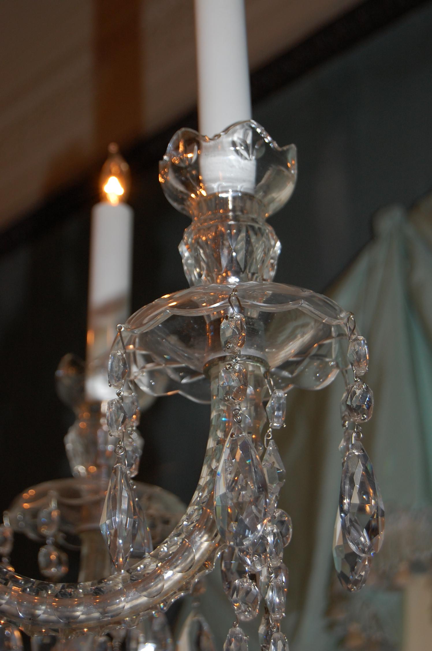 British Waterford Style Georgian Cut Crystal Eight-Light Chandelier, circa 1910 For Sale