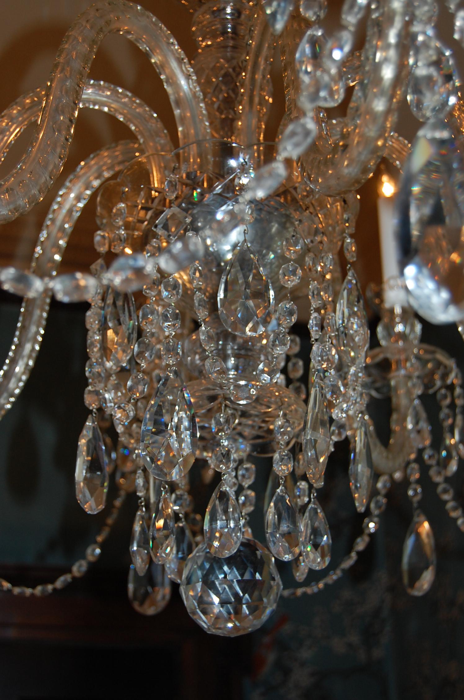 Waterford Style Georgian Cut Crystal Eight-Light Chandelier, circa 1910 In Excellent Condition For Sale In Pittsburgh, PA