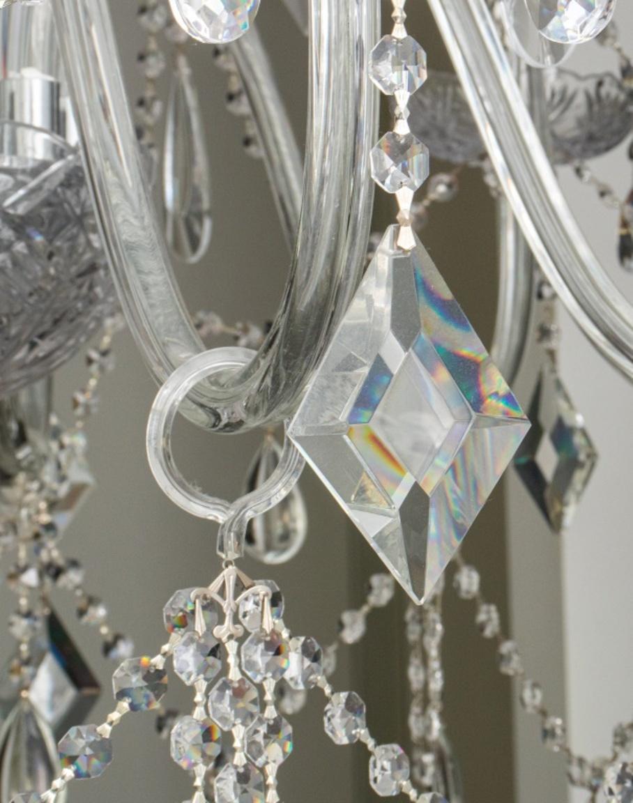 Großer Kristall-Kronleuchter im Waterford-Stil mit 20 Lichtern (Metall) im Angebot