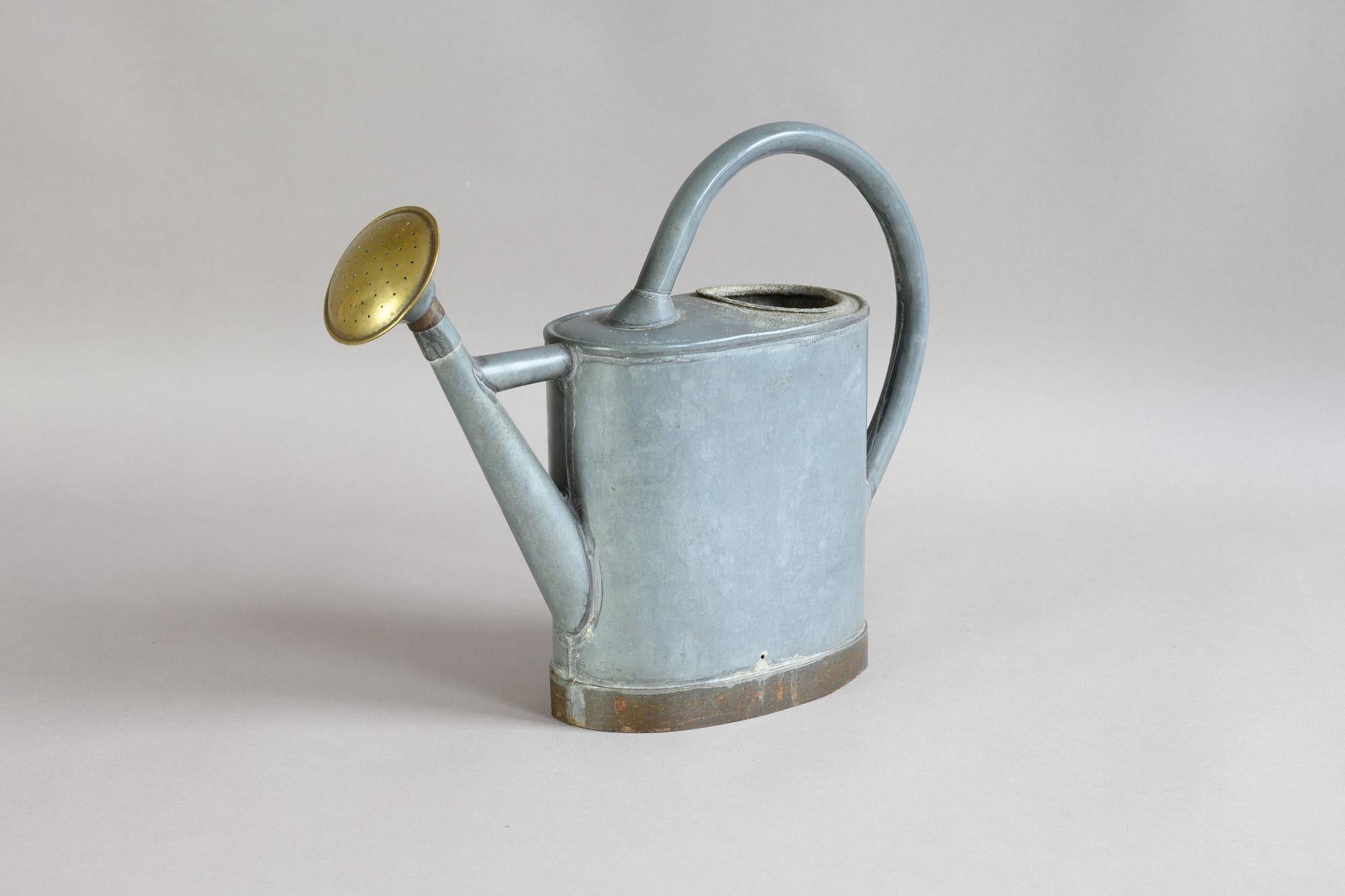 Watering Can In Good Condition For Sale In London, England