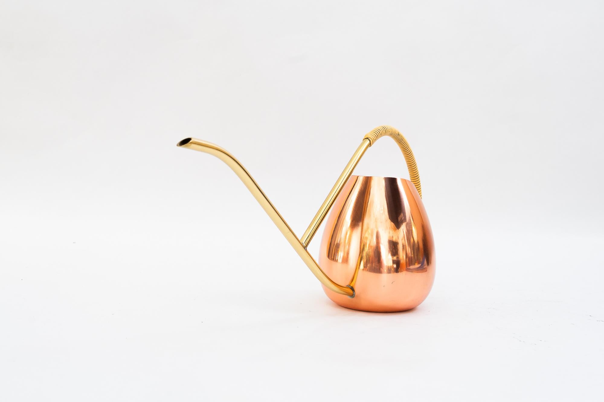 Mid-Century moderno Can in rame in ottone per annaffiare, Vienna, 1950 circa in vendita