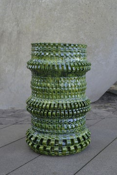"Watering - Hole" Sculpture entrelacée en céramique verte émaillée de Freyja Dorren