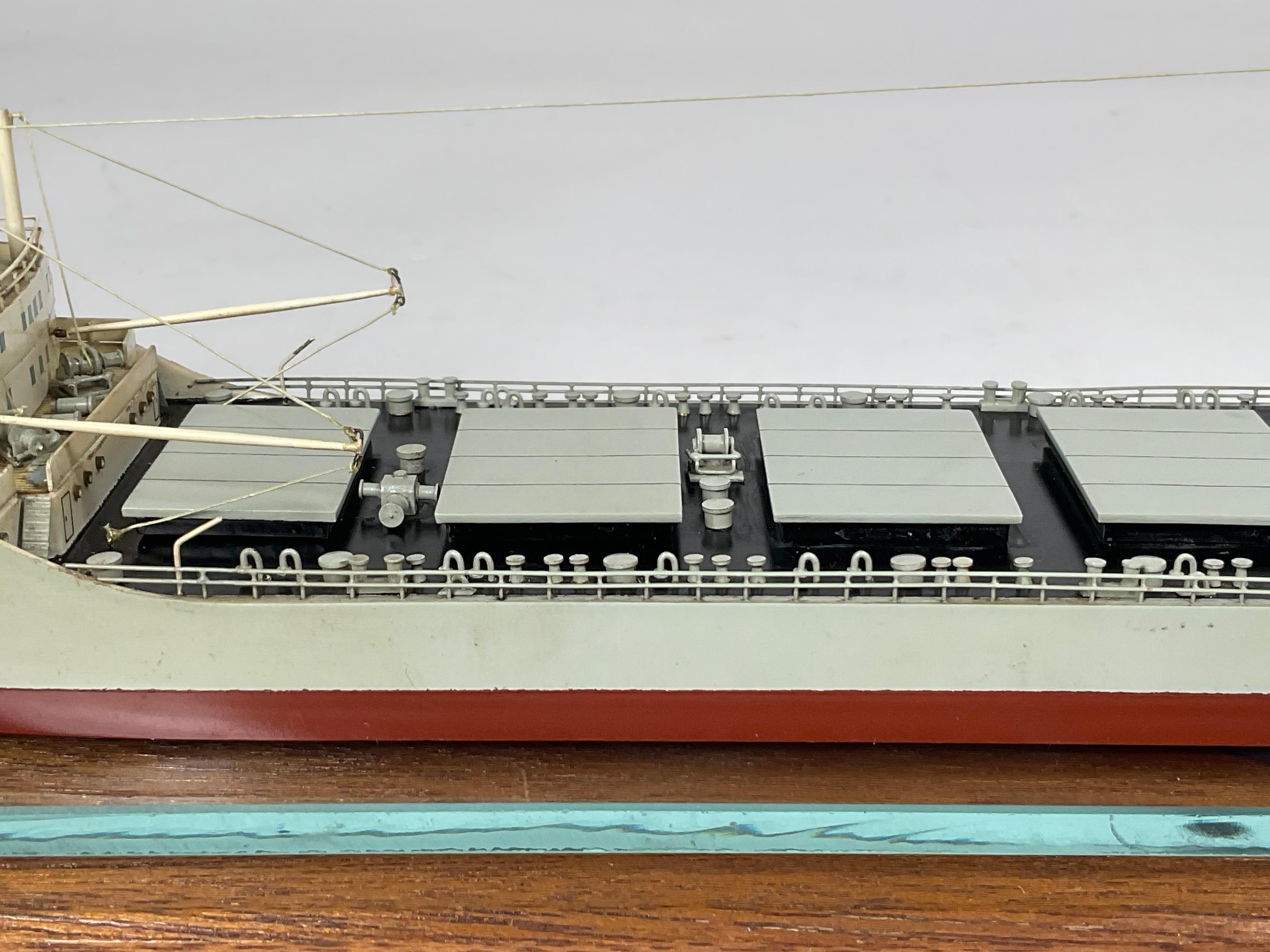 Modèle aquatique d'un porteur d'huile et d' Ore japonais en vente 4