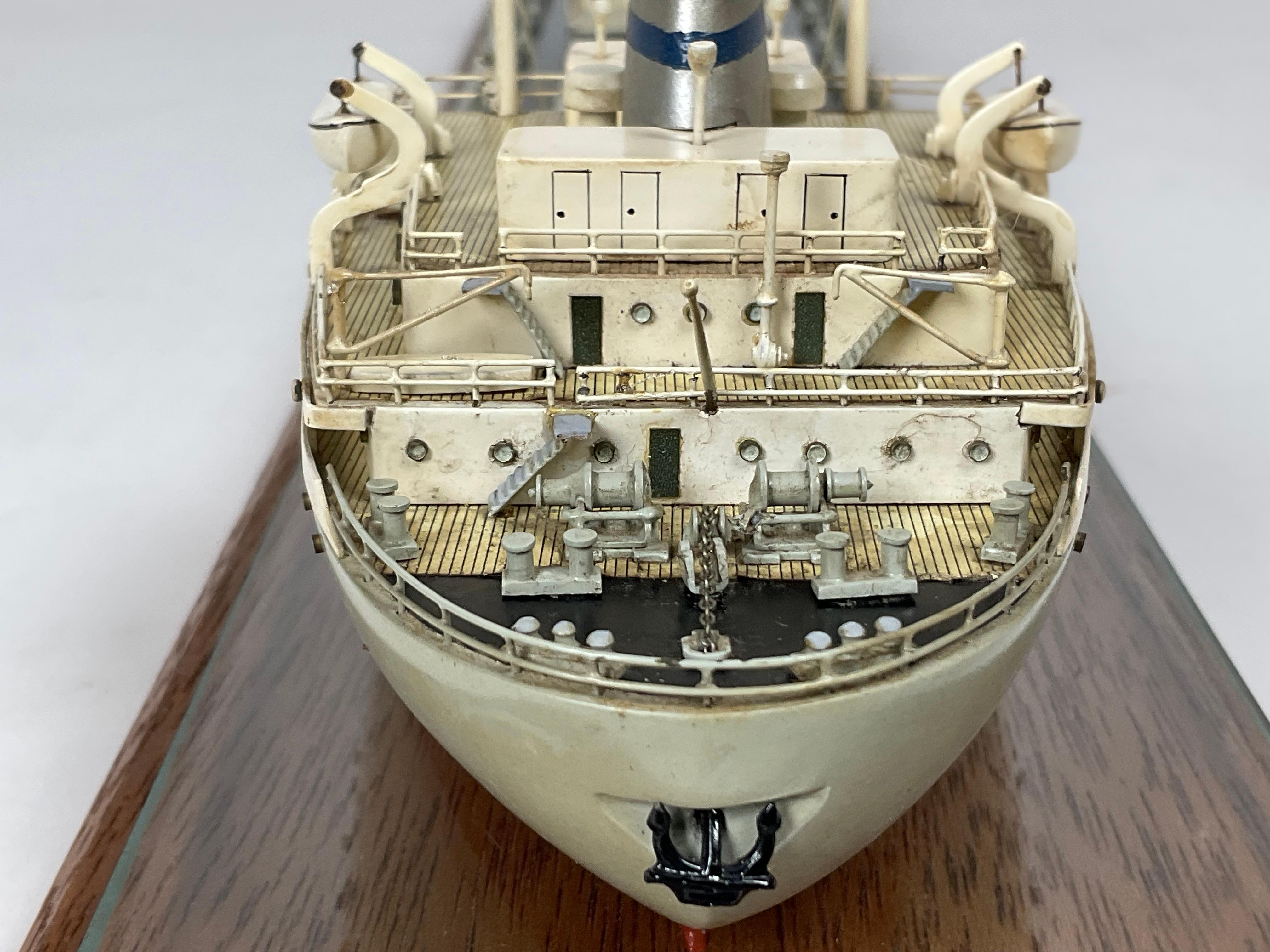 Modèle aquatique d'un porteur d'huile et d' Ore japonais en vente 7
