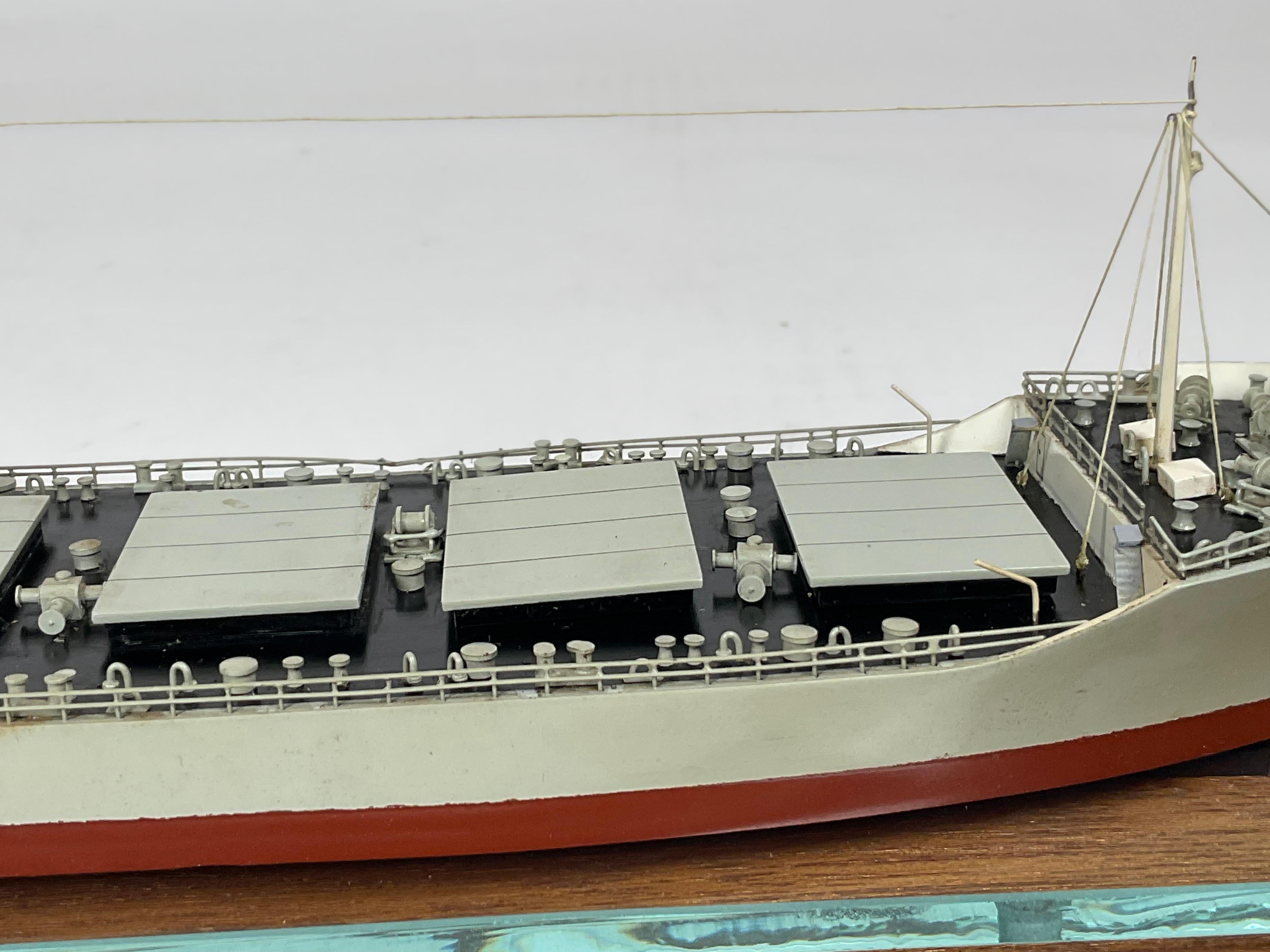 Modèle aquatique d'un porteur d'huile et d' Ore japonais en vente 2
