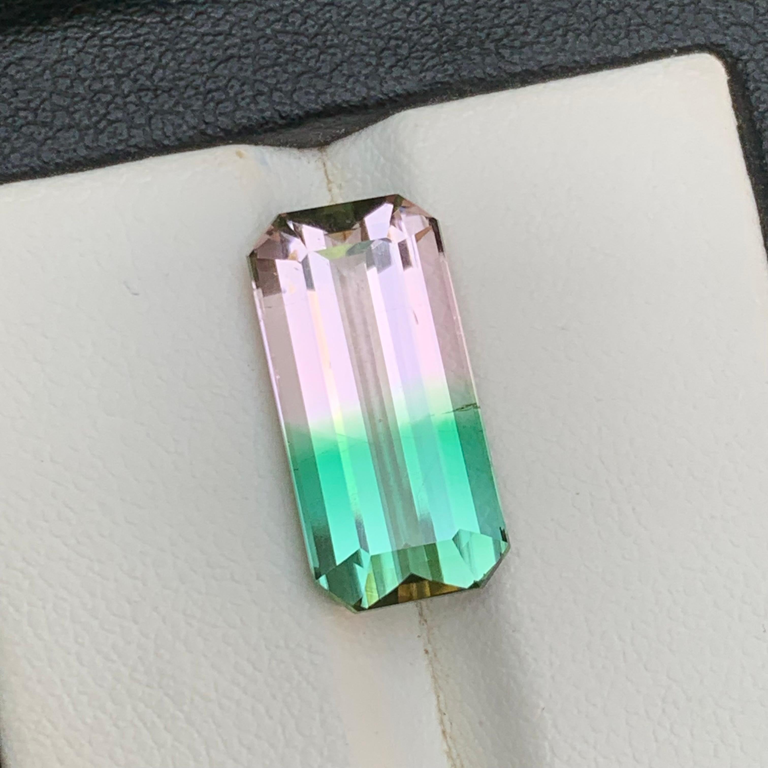 Rare Watermelon Bicolor Green & Pink Natural Tourmaline Loose Gemstone for Ring, Necklace Pendant, Bracelet or any other Jewelry Setting-Step Emerald Cut !!!

💎 TYPE DE PIERRE PRÉCIEUSE : Tourmaline
⚖️ POIDS : 8,15 carats
🪚 SHAPE & CUT : Taille