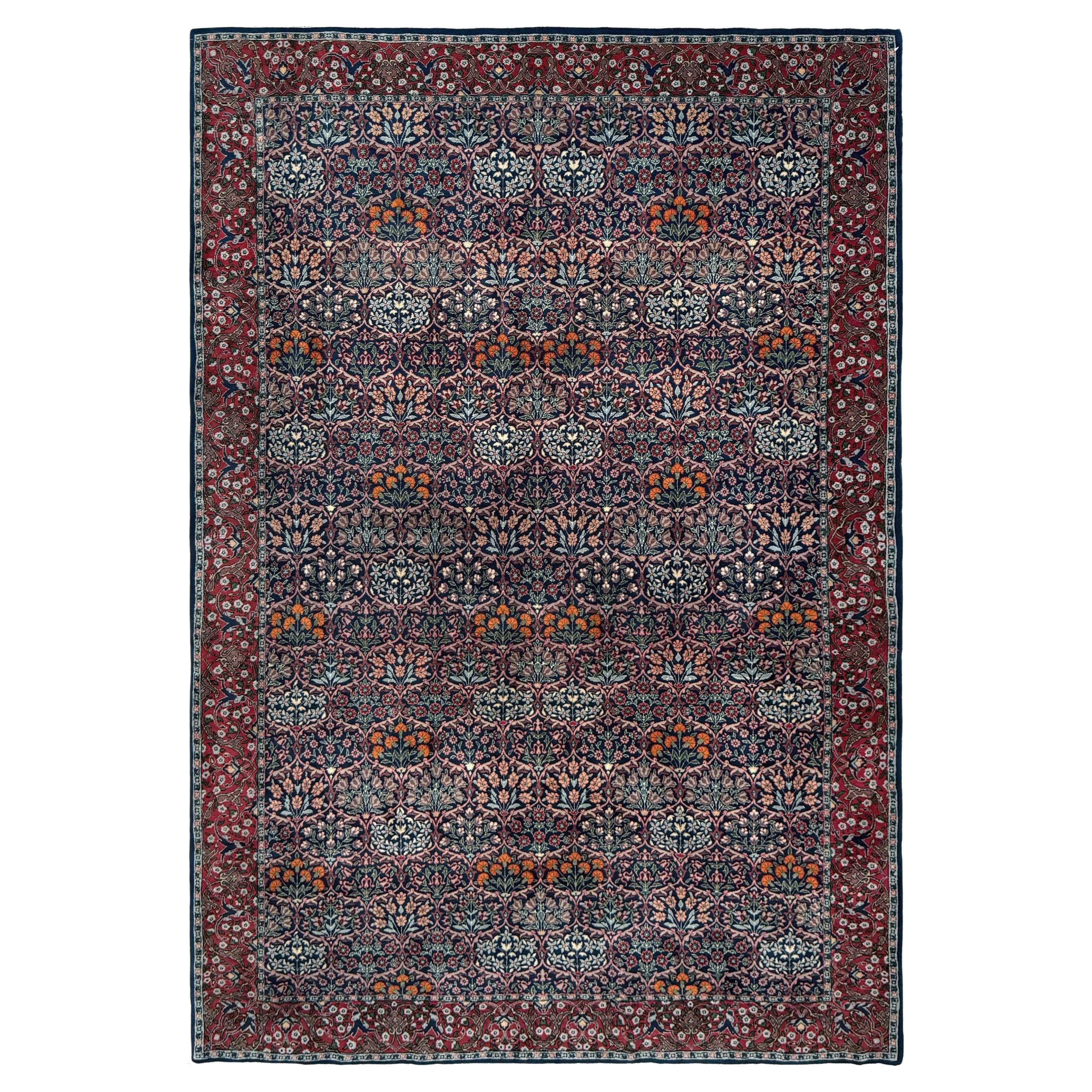 Wassermelone Hereke - • Vintage Handgefertigter Türkischer Blumenteppich (6
5" x 9
4") - • 1960s im Angebot