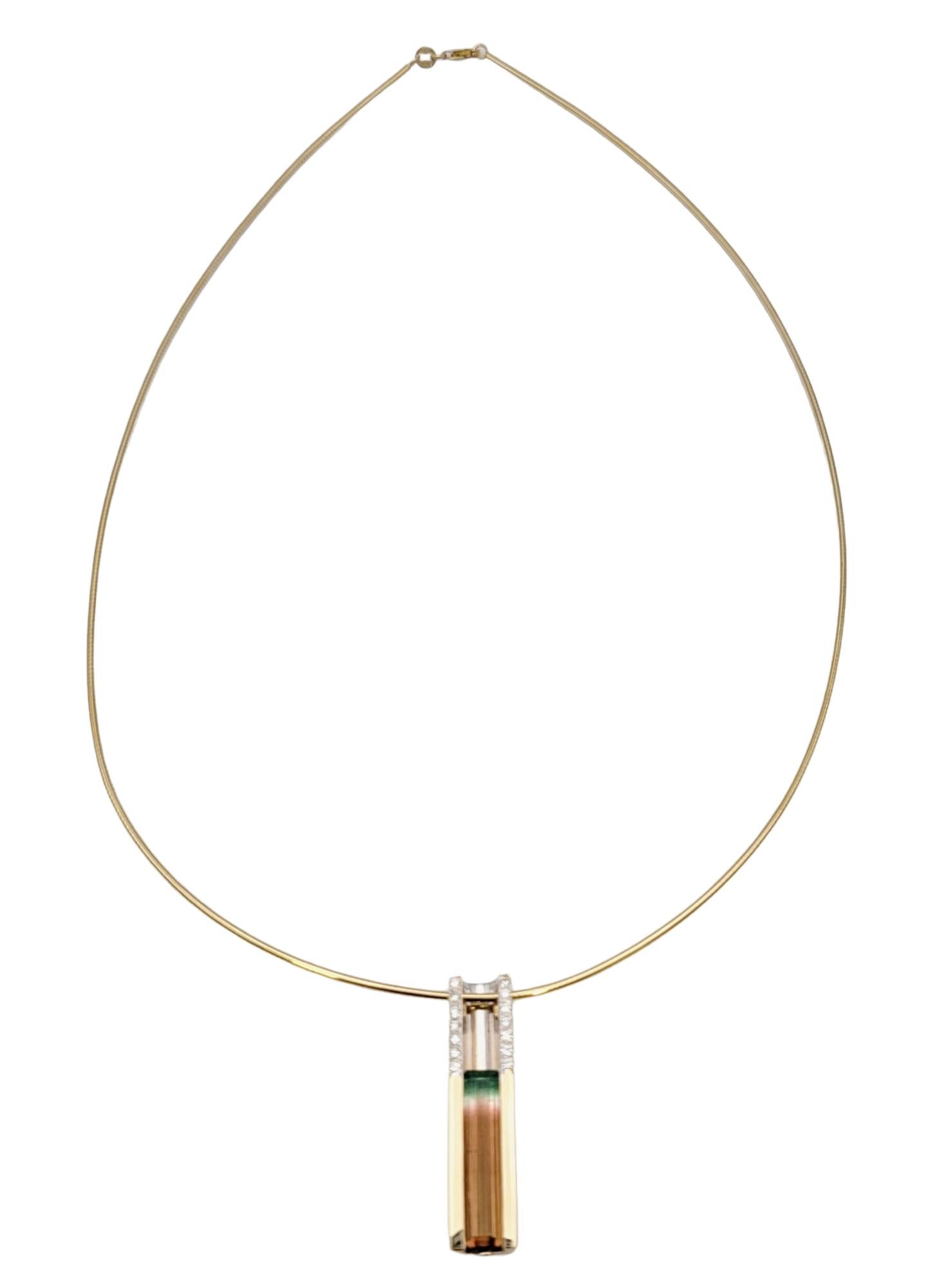 Collar Colgante Gota Lineal de Turmalina Sandía y Diamantes en Oro de 14 Kilates Contemporáneo en venta
