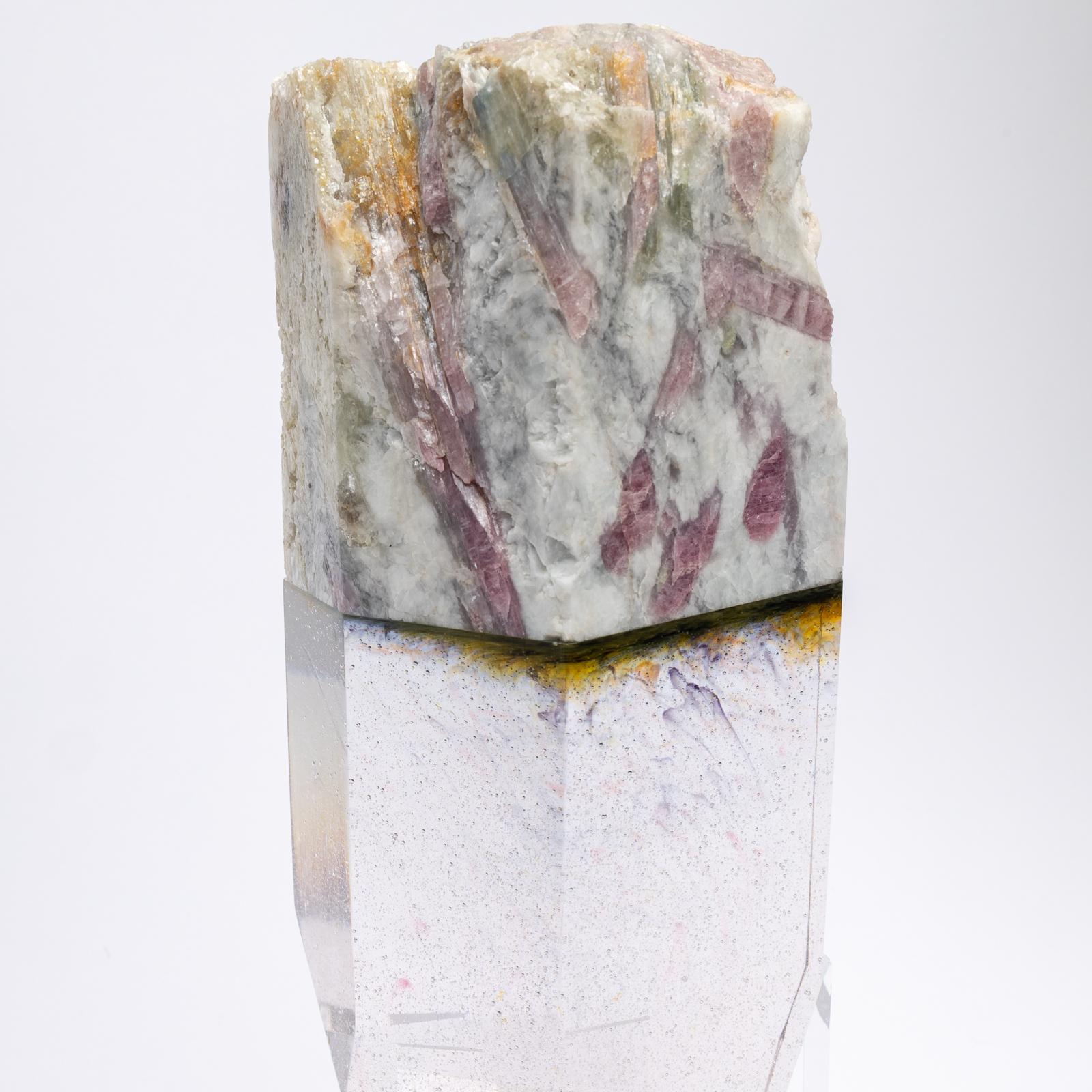Sculpture Fusion en verre de forme organique avec tourmaline melon d'eau et quartz sur acrylique Neuf - En vente à Polanco, CDMX