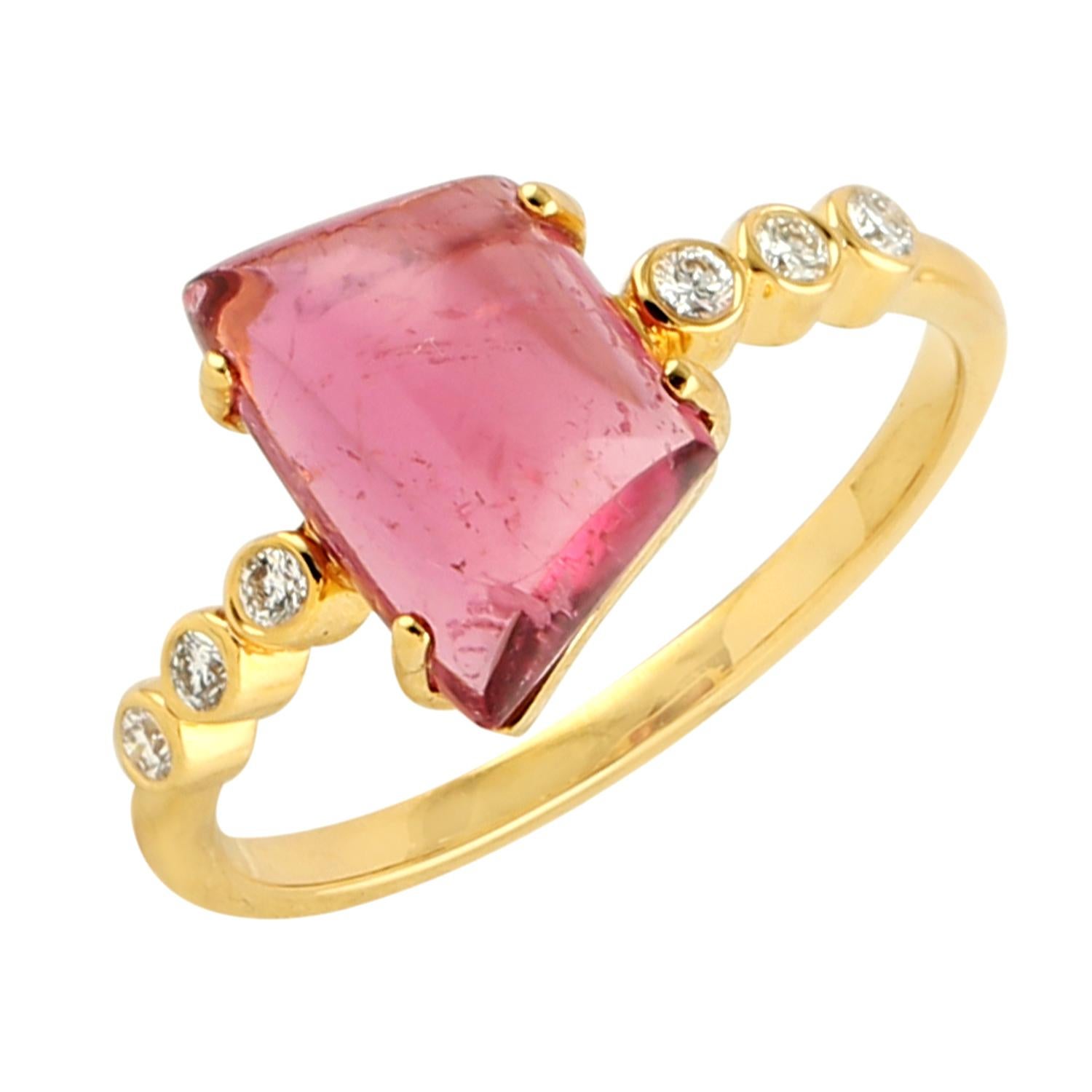 Pink Tourmaline Cocktail Ring With Diamonds In Bezel Settings In 18k Gold In New Condition For Sale In New York, NY