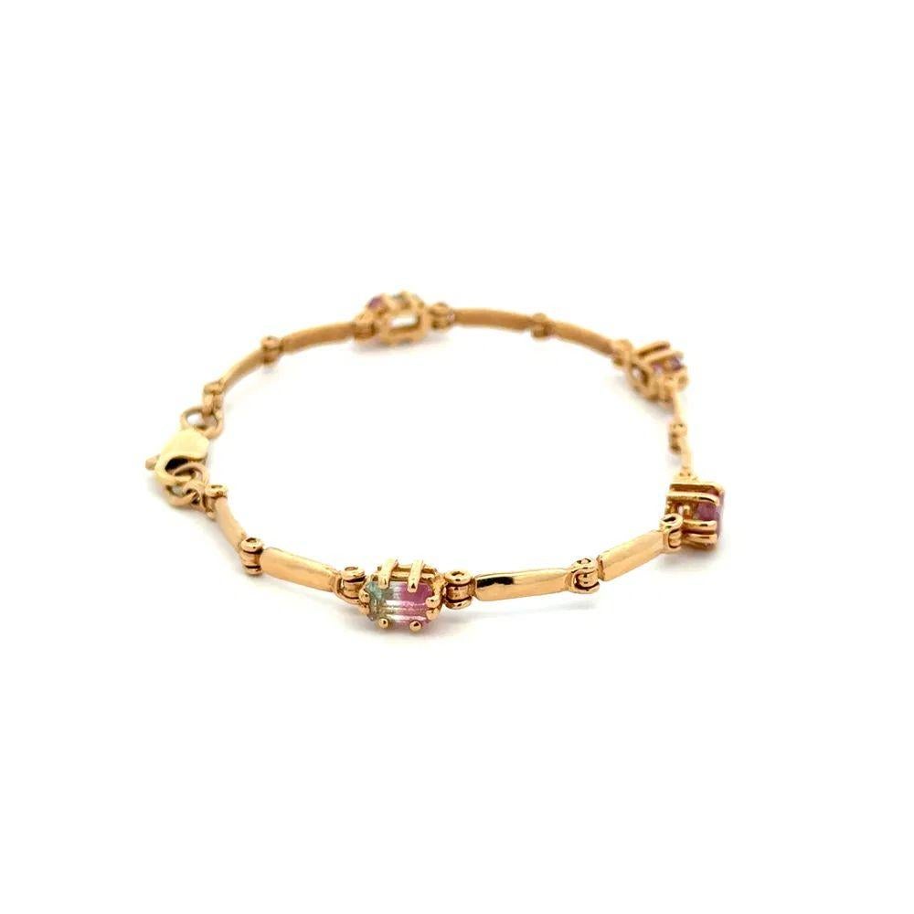 Tout simplement magnifique ! Bracelet vintage à maillons en or et tourmaline melon d'eau. Serti à la main de 4 tourmalines melon d'eau, pesant environ 1.50tcw. Le bracelet mesure environ 6.75