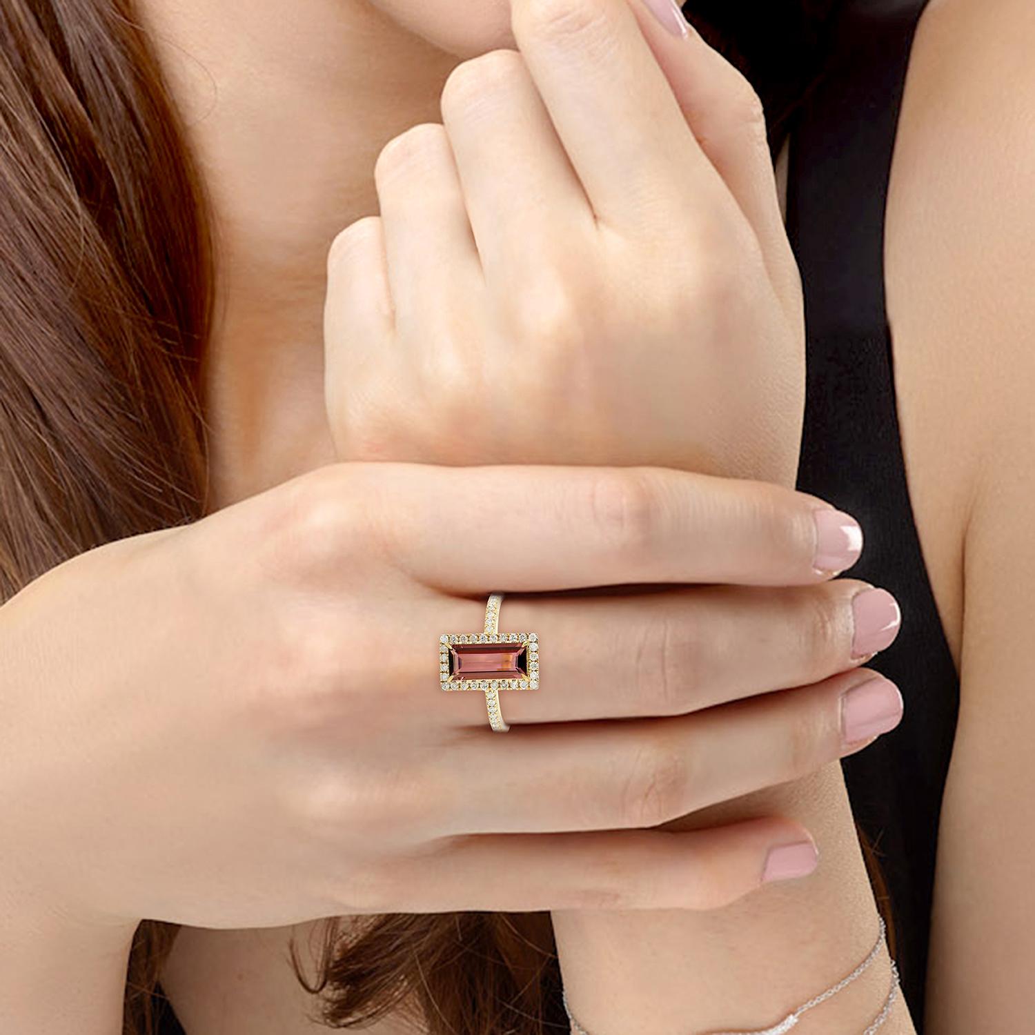 18KT:3.692g,D:0.39ct, Tour:3.07ct,