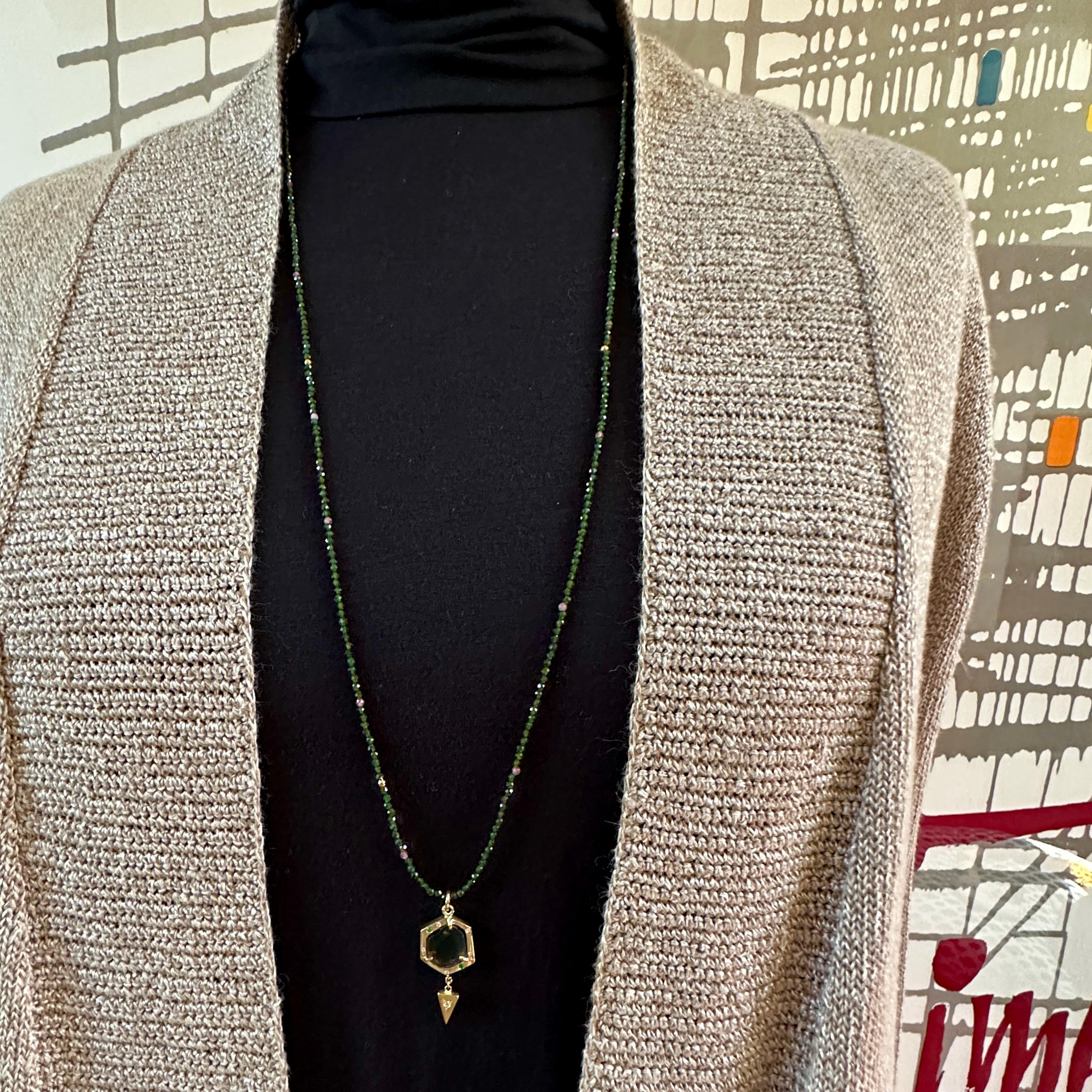 Ciondolo a fetta di tormalina anguria in oro 14K con accenti di diamanti e smeraldi In condizioni Nuovo in vendita a Sherman Oaks, CA