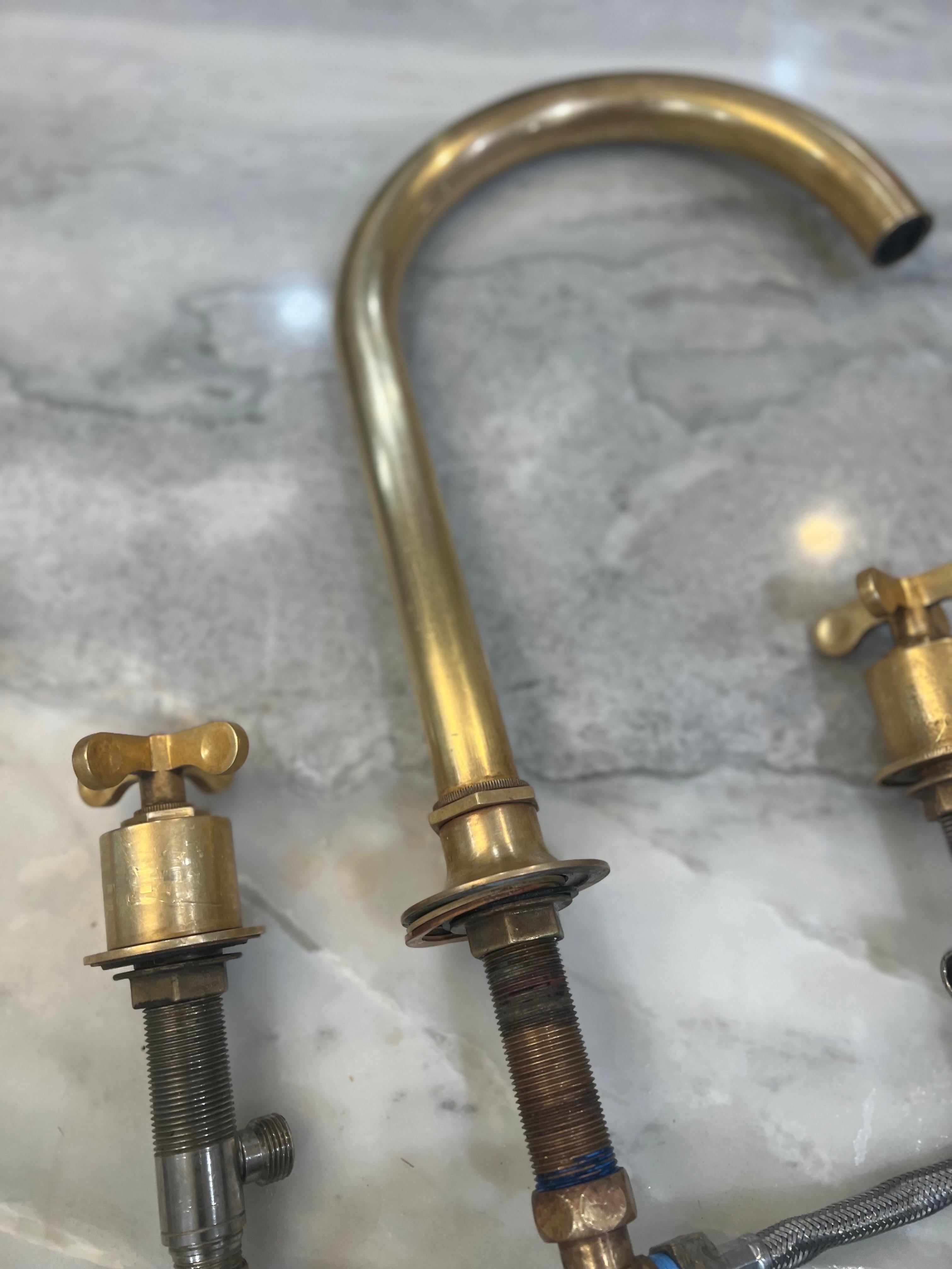 Waterworks Burnished Brass Henry Kitchen Faucet includes Sprayer  - Three Hole In Good Condition In Los Angeles, CA