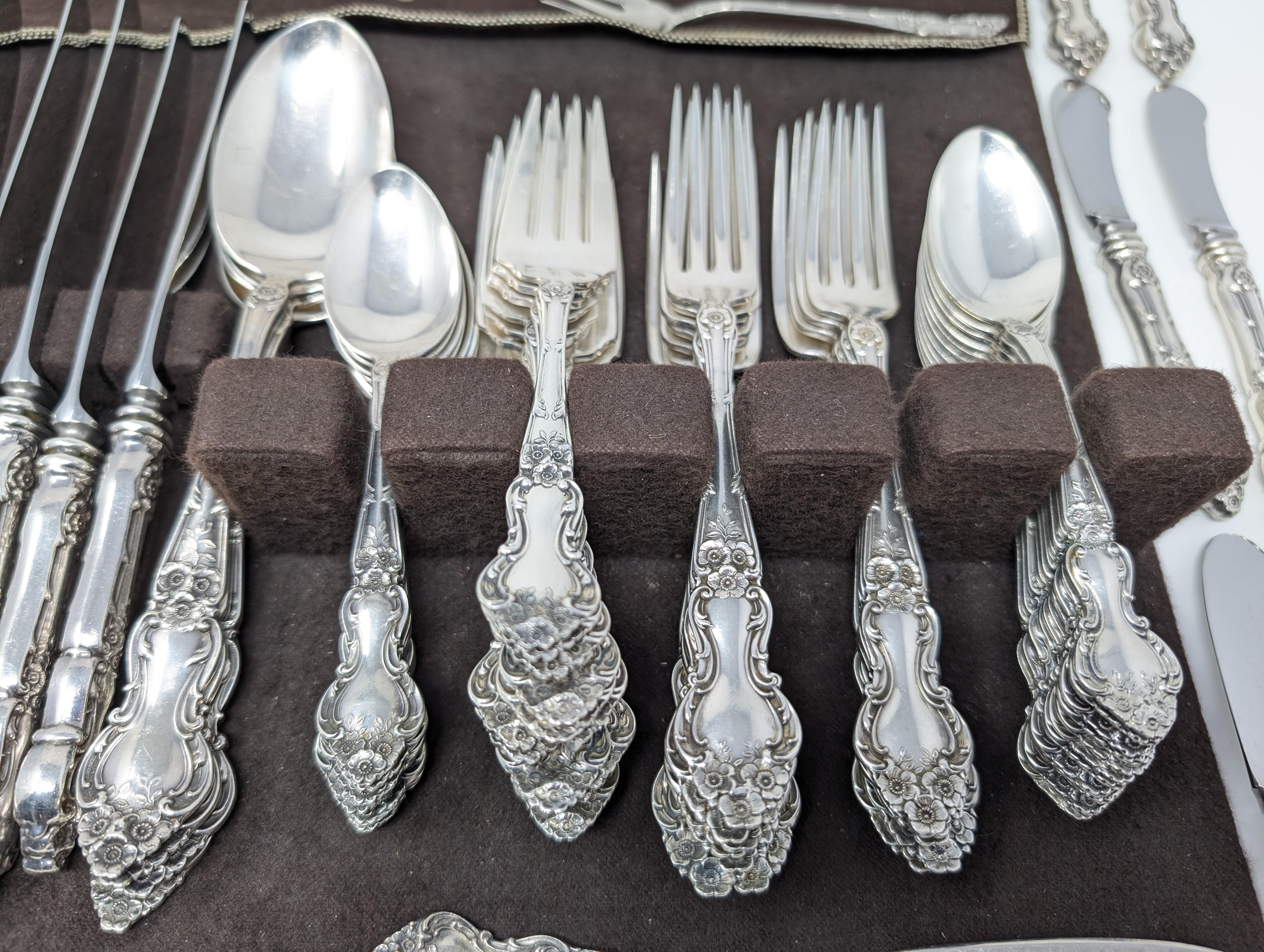 XX secolo Set di posate in argento 925 Watson Wallace Meadow Rose 77 pezzi per cena in vendita