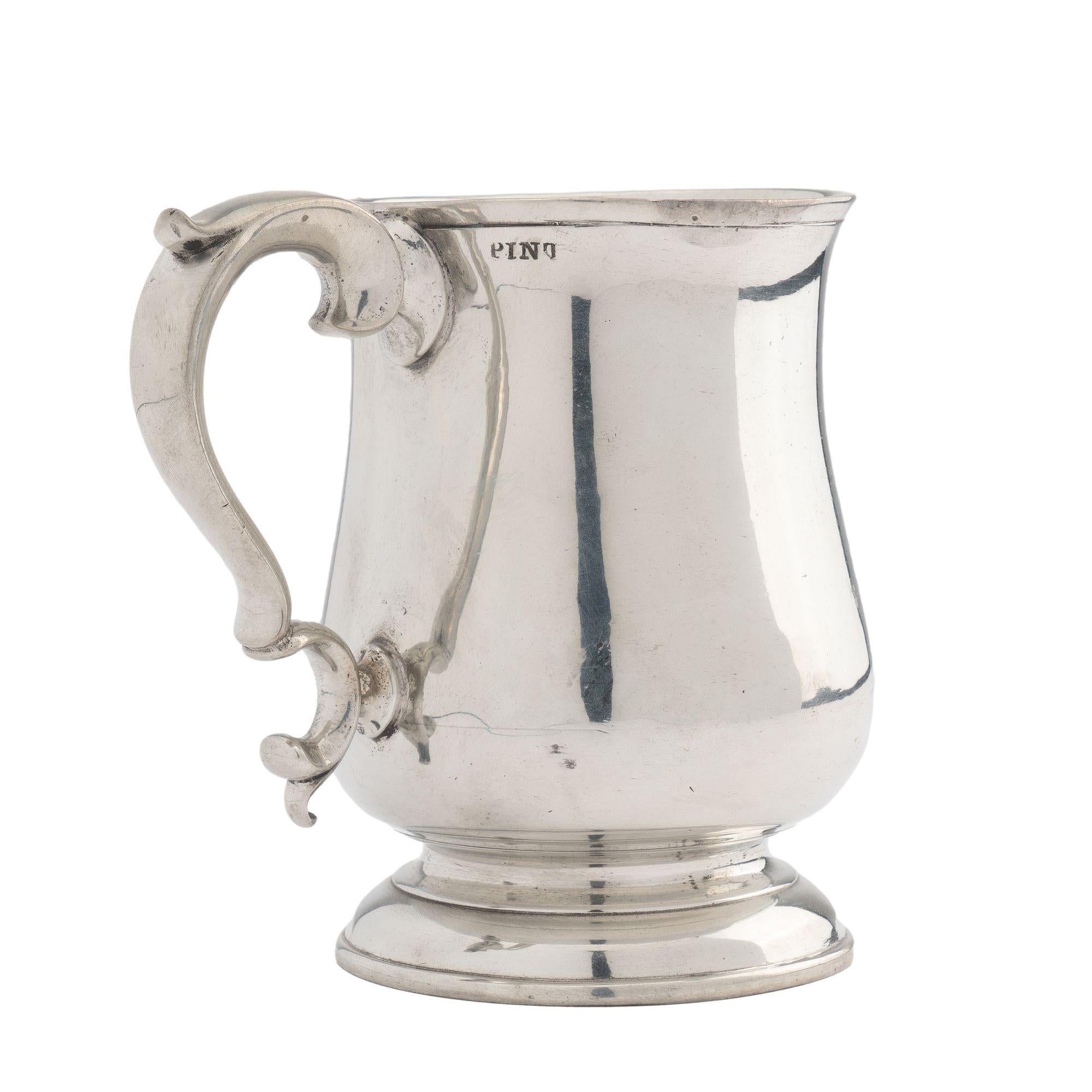 Watts & Harton Tulip Shaped Polished Pewter Mug with Applied Scroll Handle, 1830 In Good Condition For Sale In Kenilworth, IL