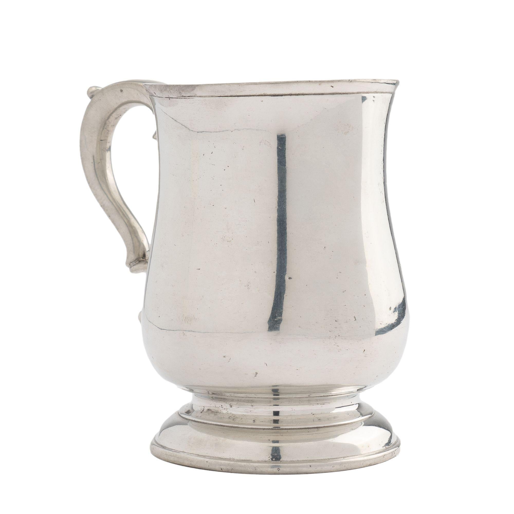 Watts & Harton Tulip Shaped Polished Pewter Mug with Applied Scroll Handle, 1830 For Sale 1