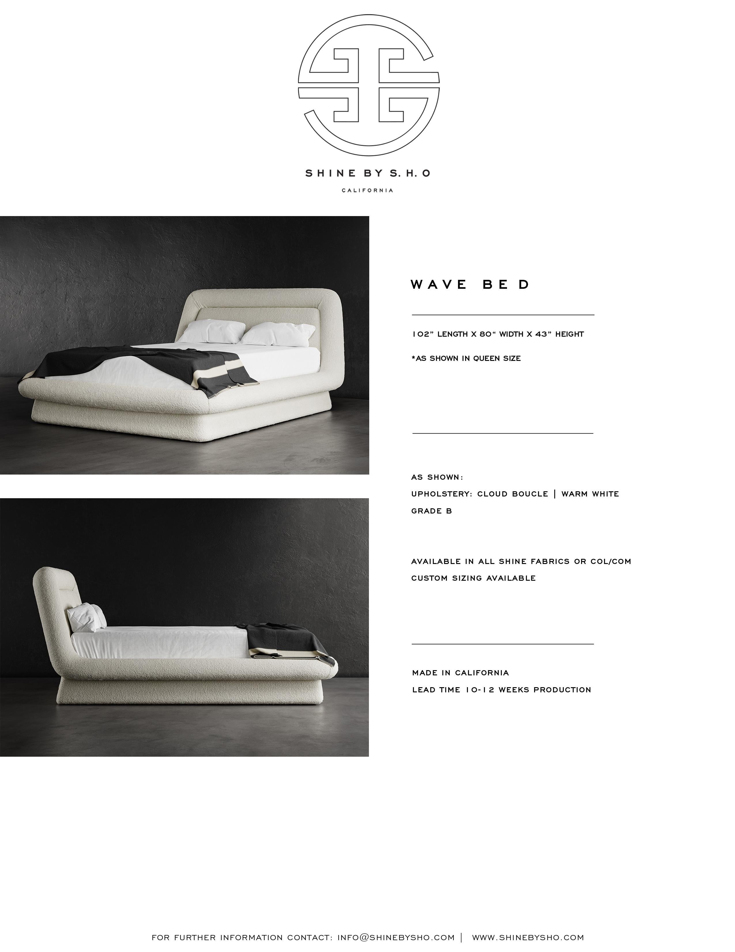Modernes Wave-Bett aus Cloud-Boucle in warmem Weiß im Angebot 1