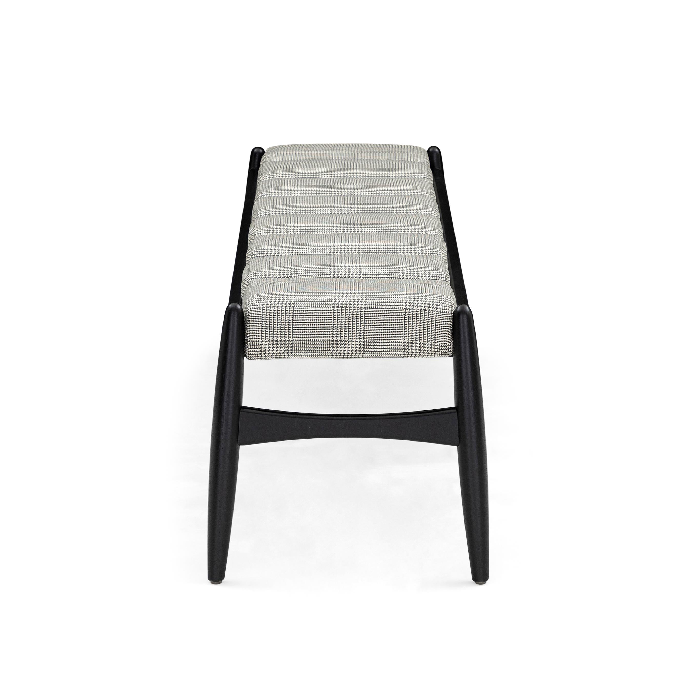 Uultis a créé la vague en proposant une chaise longue d'inspiration vintage au design unique et classique. Il constitue le complément idéal de la chambre à coucher, de l'entrée, d'une salle à manger, ou peut également être utilisé pour diviser les