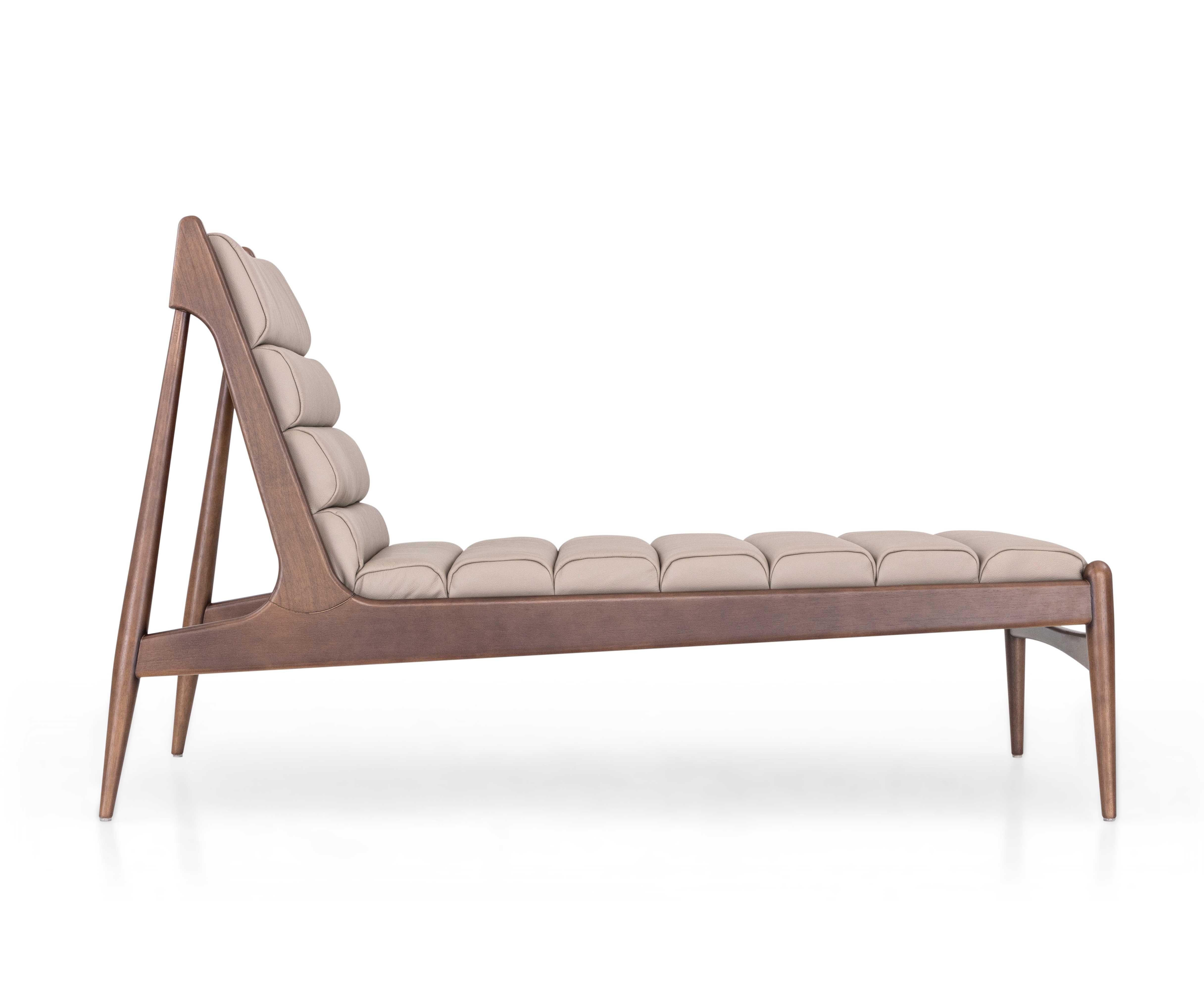 Brazilian Chaise Lounge in Imbuia Wood and Beige Leather Upholstery - Wave Collection For Sale