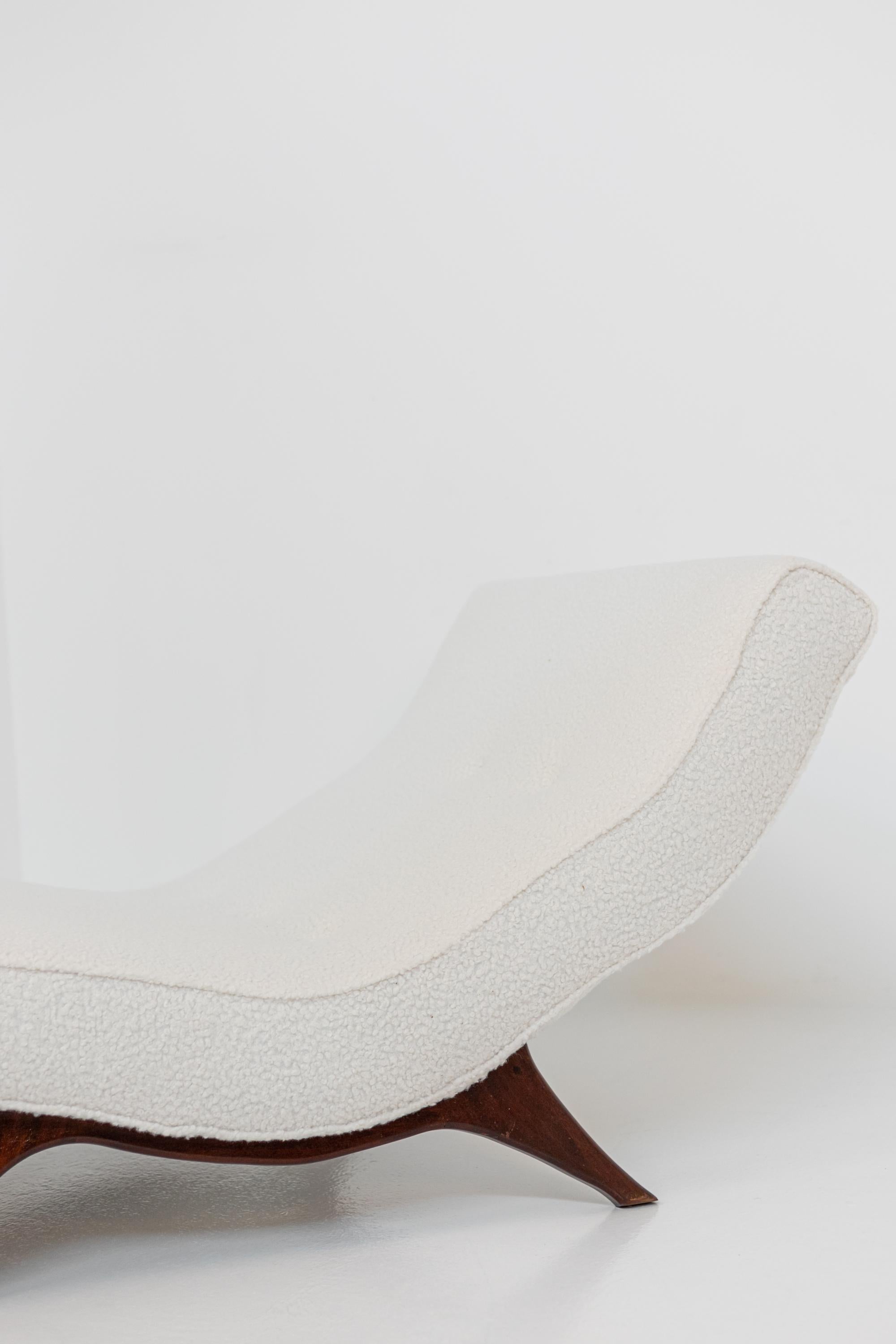 Wave Chaise Longue by Adrian Pearsall in White Bouclè 3