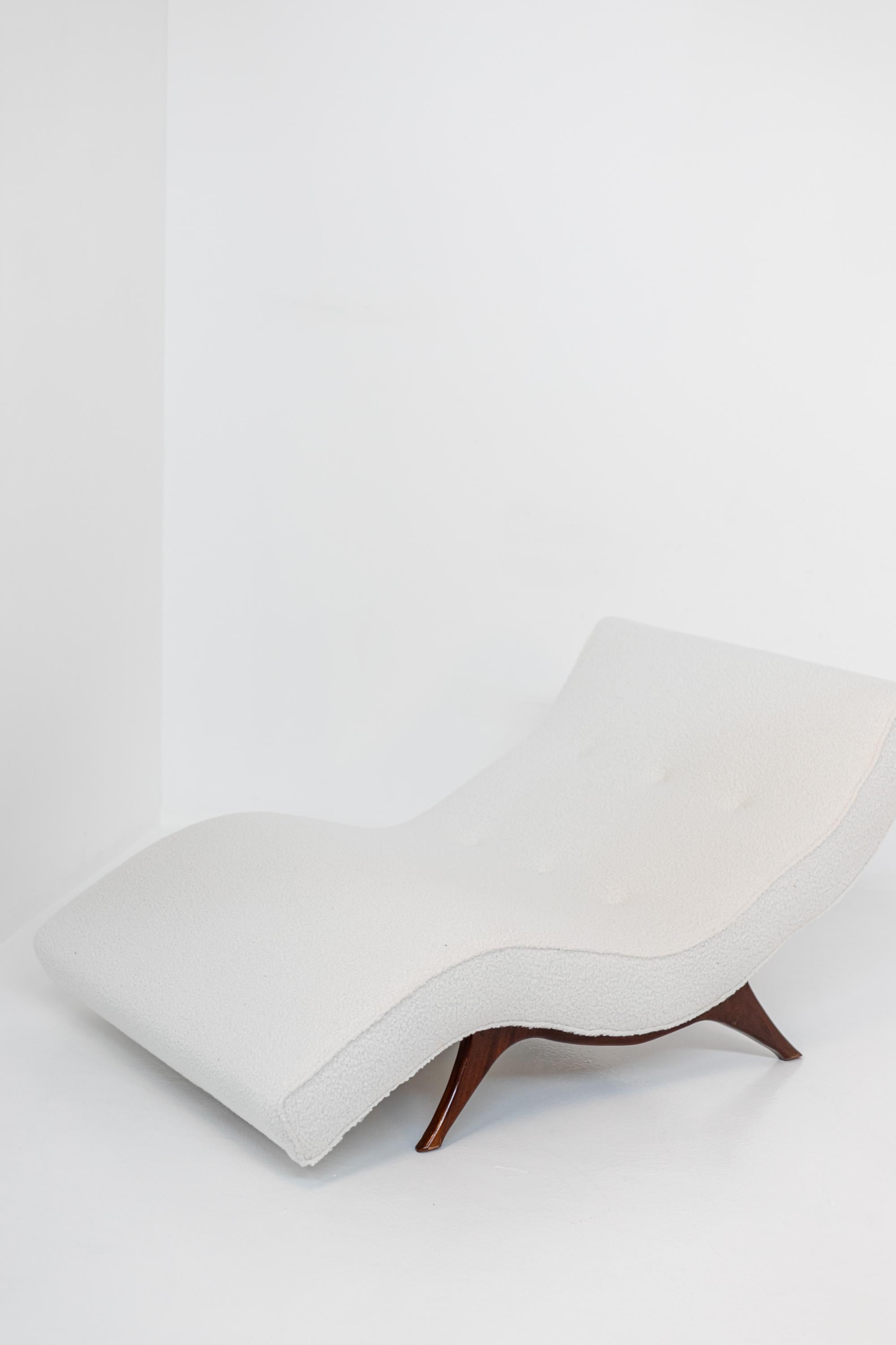 Wave Chaise Longue by Adrian Pearsall in White Bouclè 7