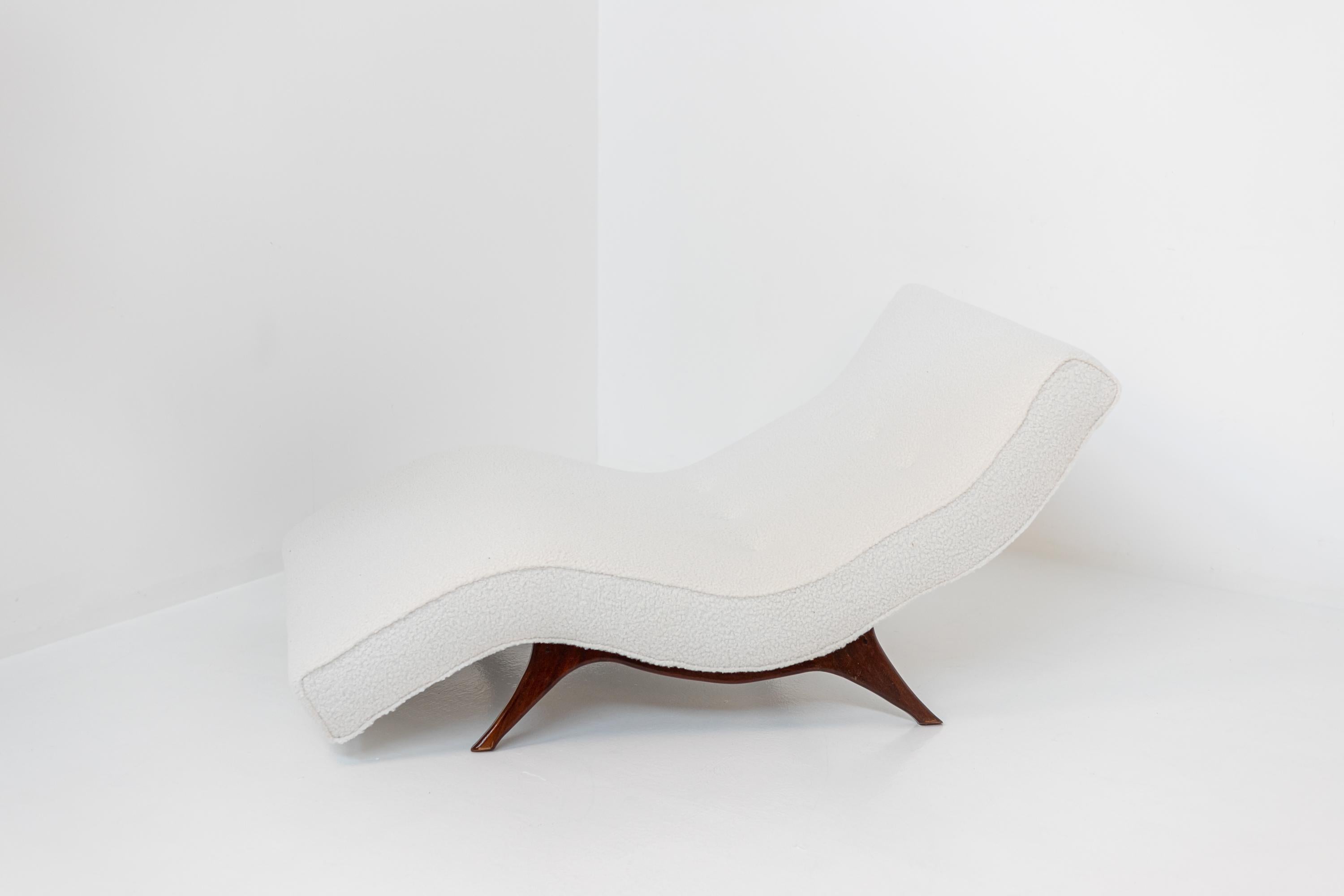Wave Chaise Longue by Adrian Pearsall in White Bouclè 8