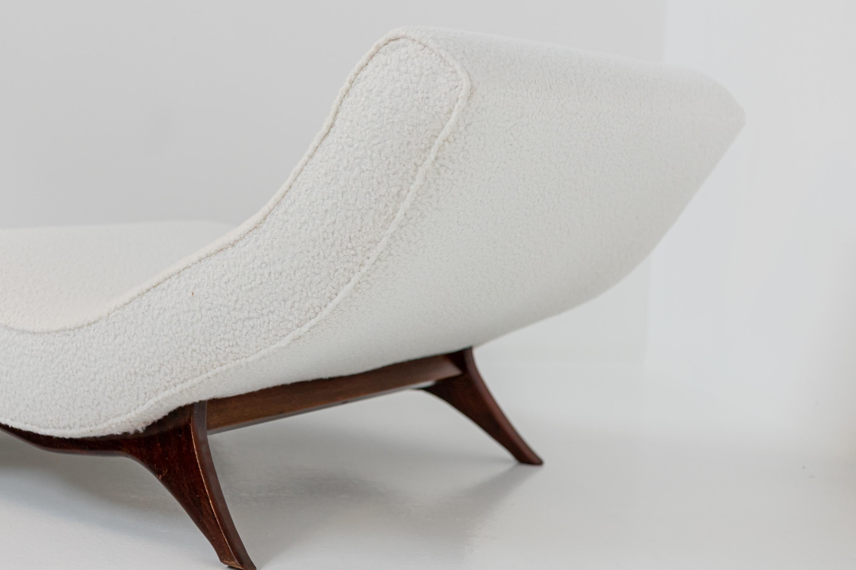 Mid-Century Modern Wave Chaise Longue by Adrian Pearsall in White Bouclè