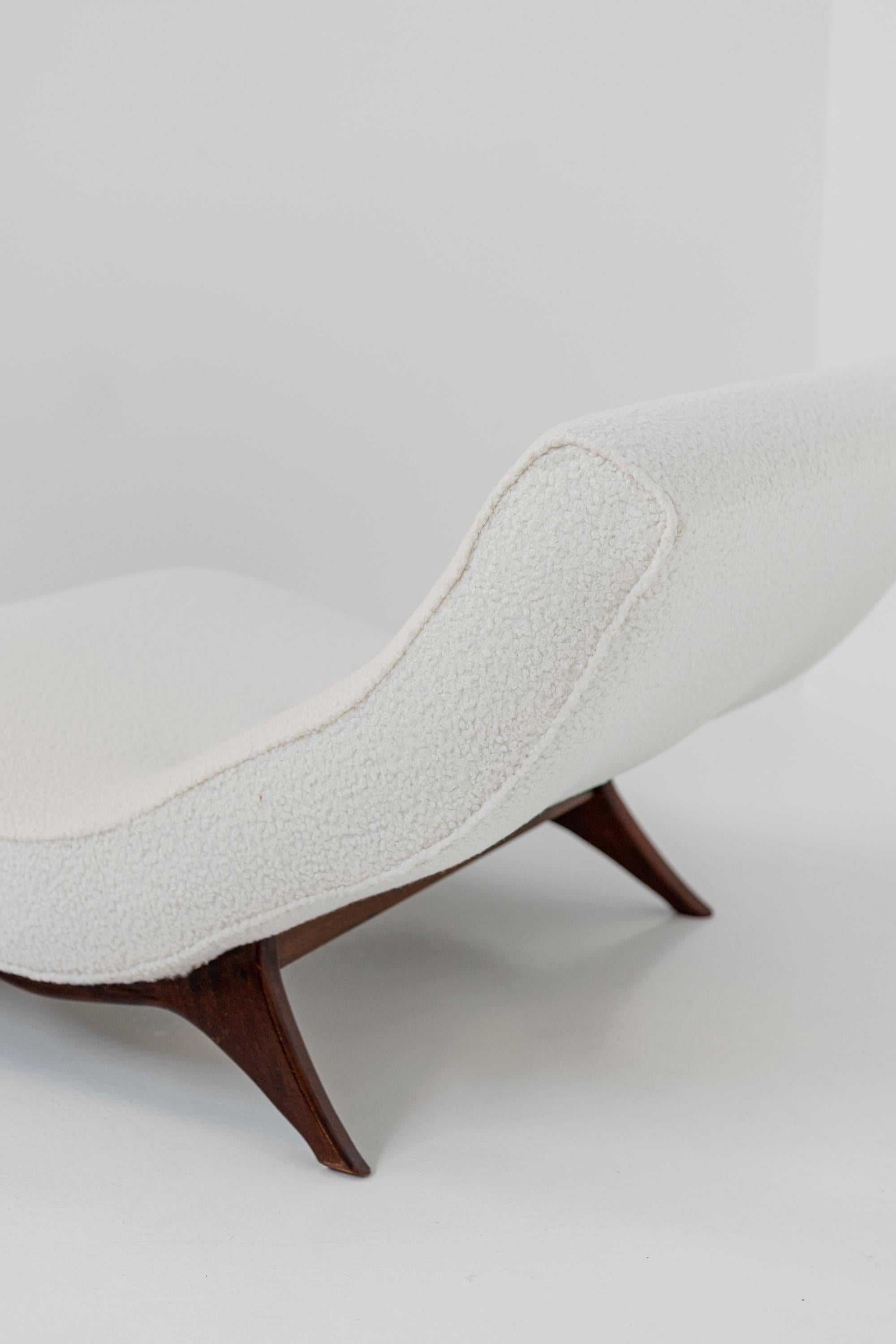 American Wave Chaise Longue by Adrian Pearsall in White Bouclè