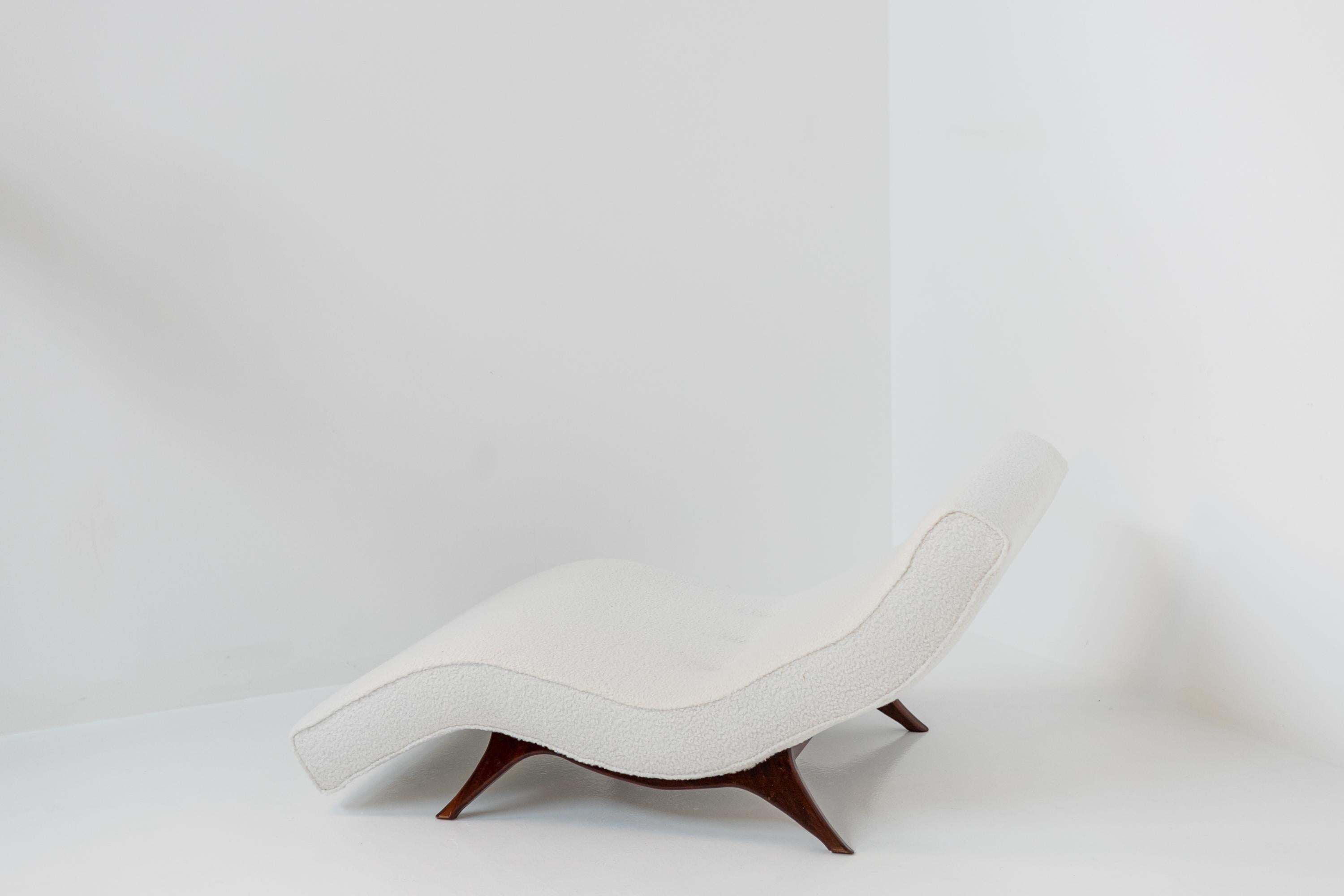Bouclé Wave Chaise Longue by Adrian Pearsall in White Bouclè