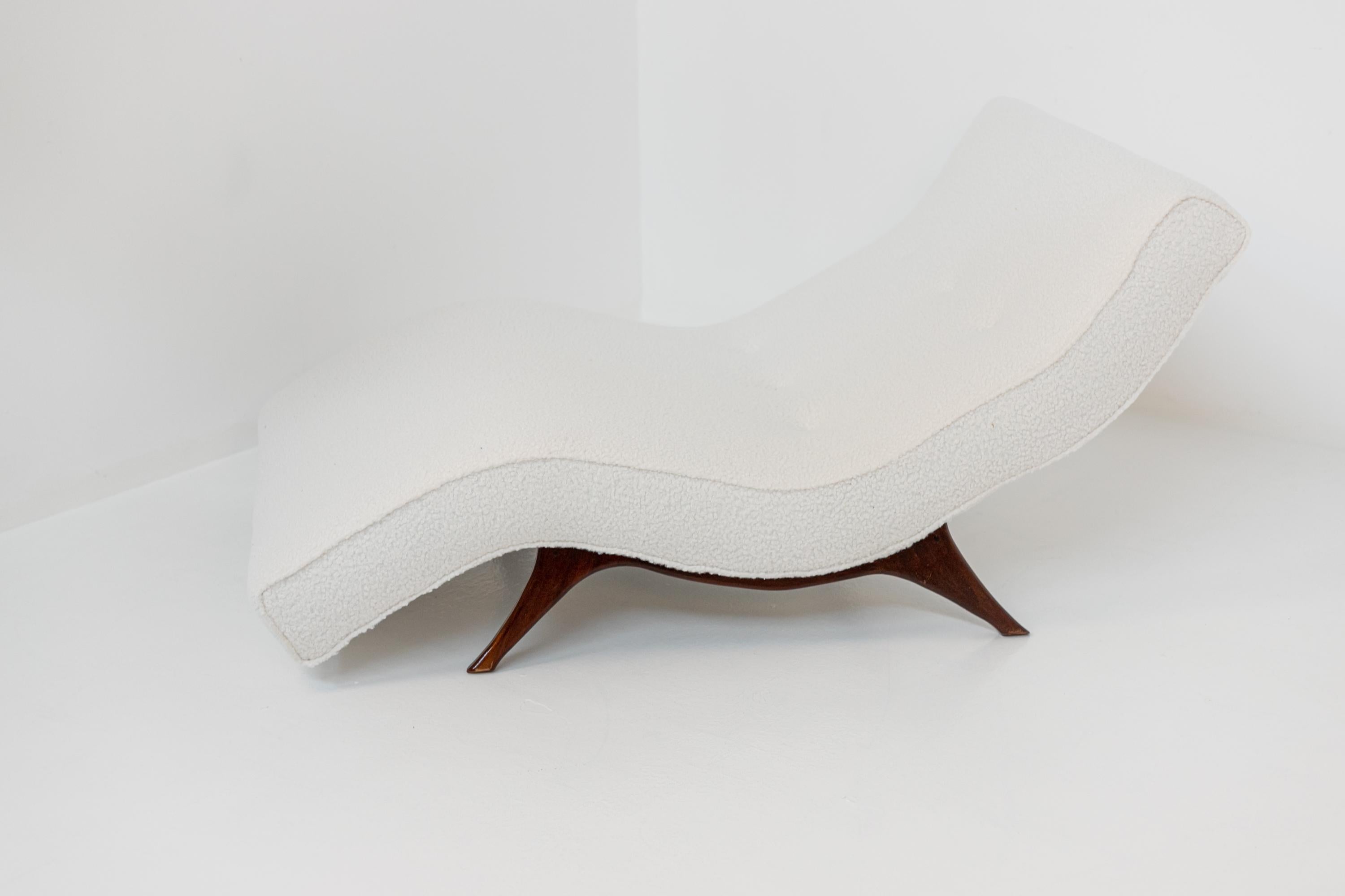 Wave Chaise Longue by Adrian Pearsall in White Bouclè 1