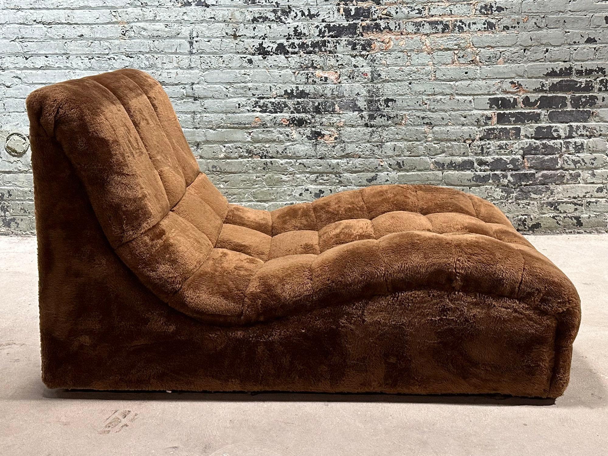 Wave Chaise Lounge Chair attributed to Adrian Pearsall, 1960. Original upholstery.