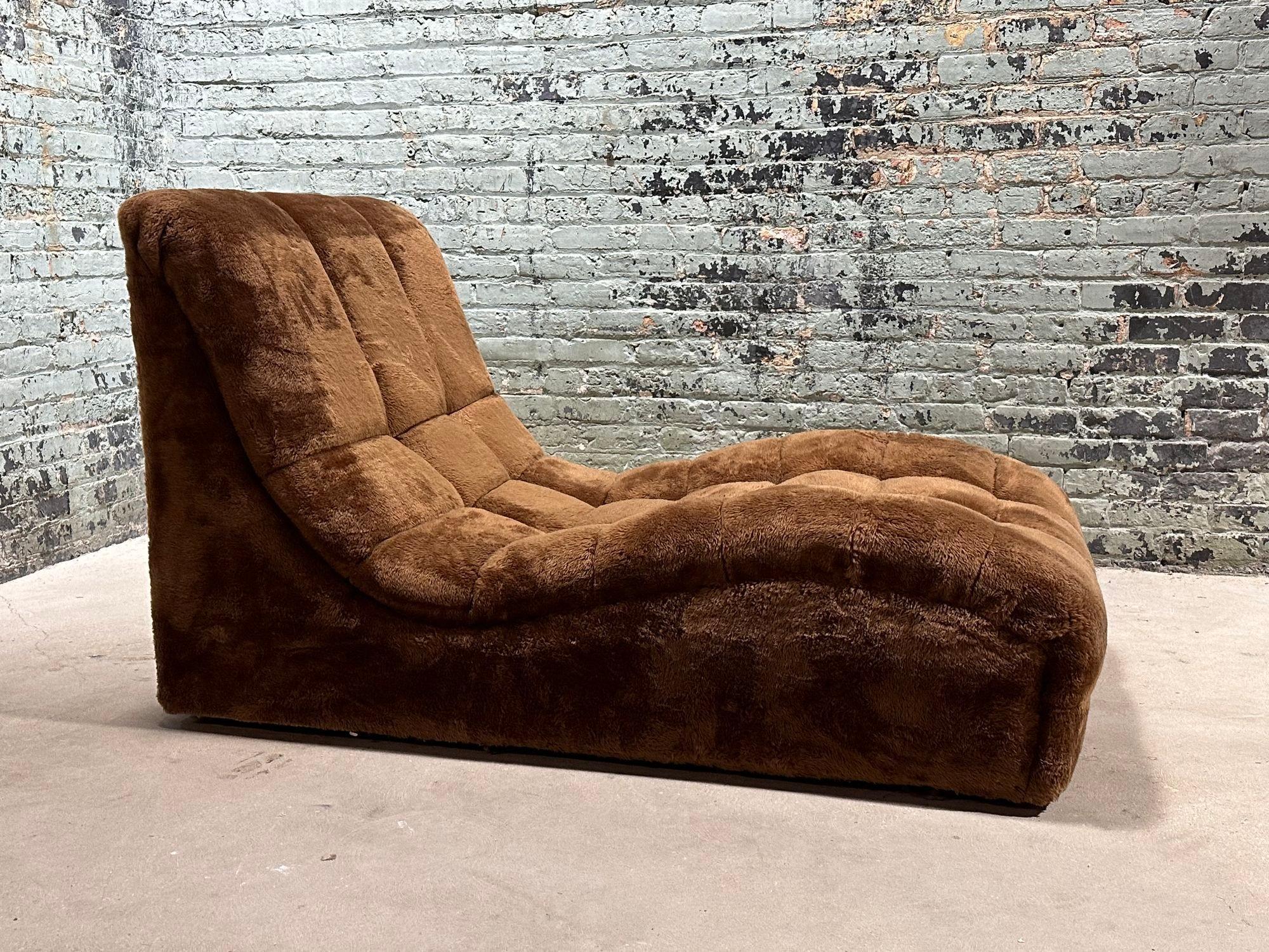 Mid-Century Modern Wave Chaise Lounge Chair Style of Adrian Pearsall, 1960 For Sale
