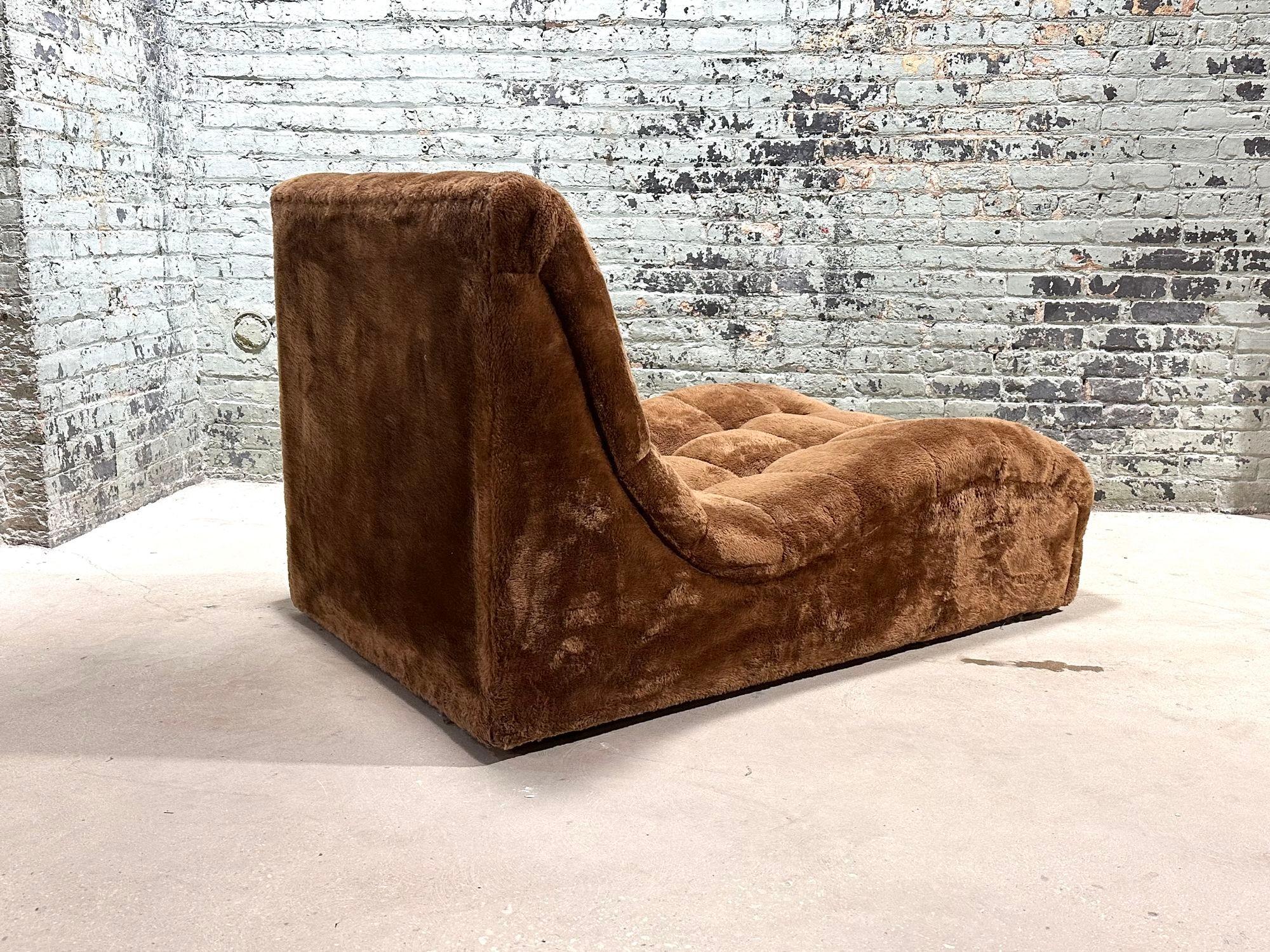 Upholstery Wave Chaise Lounge Chair Style of Adrian Pearsall, 1960 For Sale