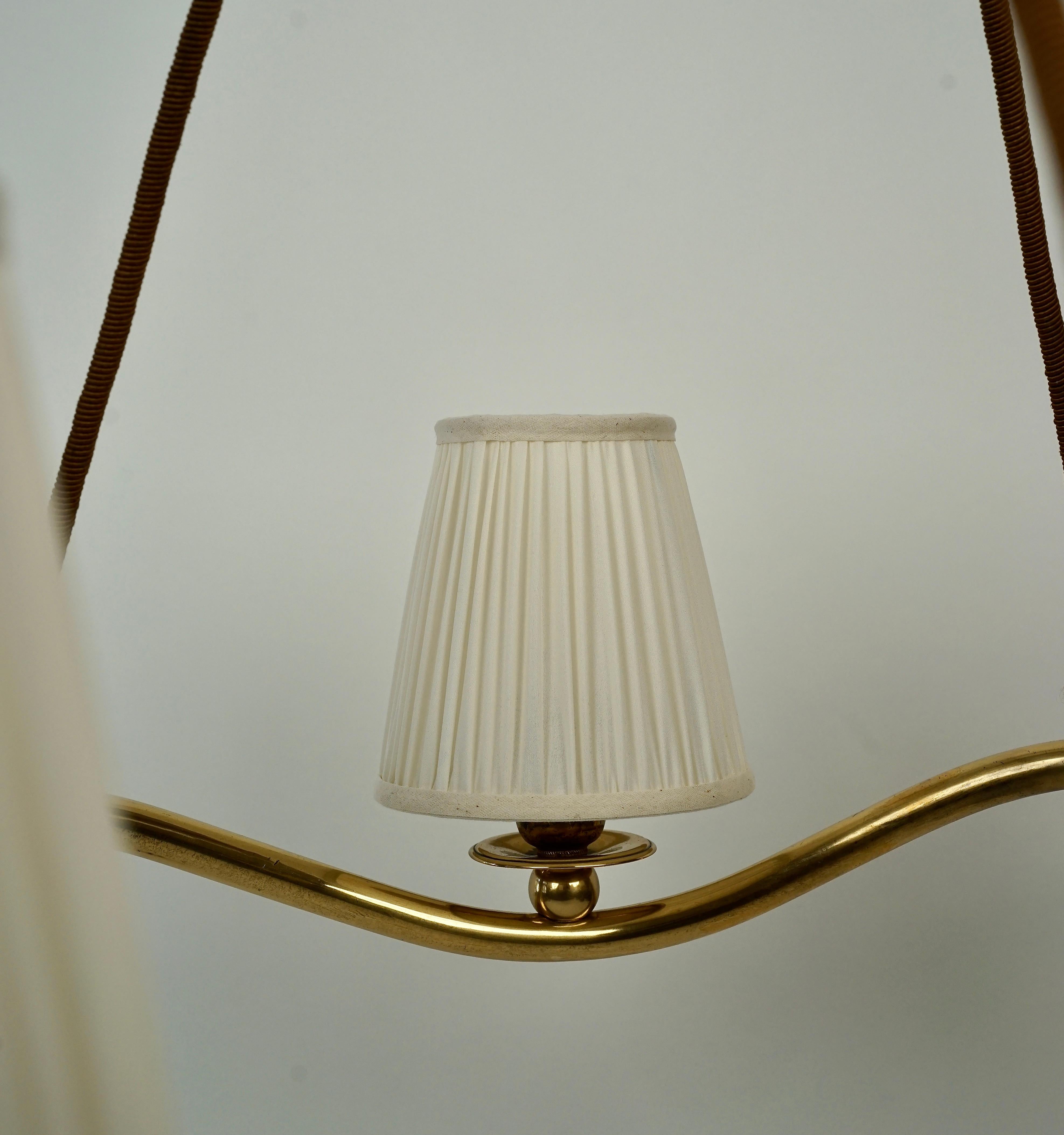 Moderne Lustre Wave en laiton avec abat-jour en soie, Design, Oswald Haerdtl, Autriche 1934 en vente