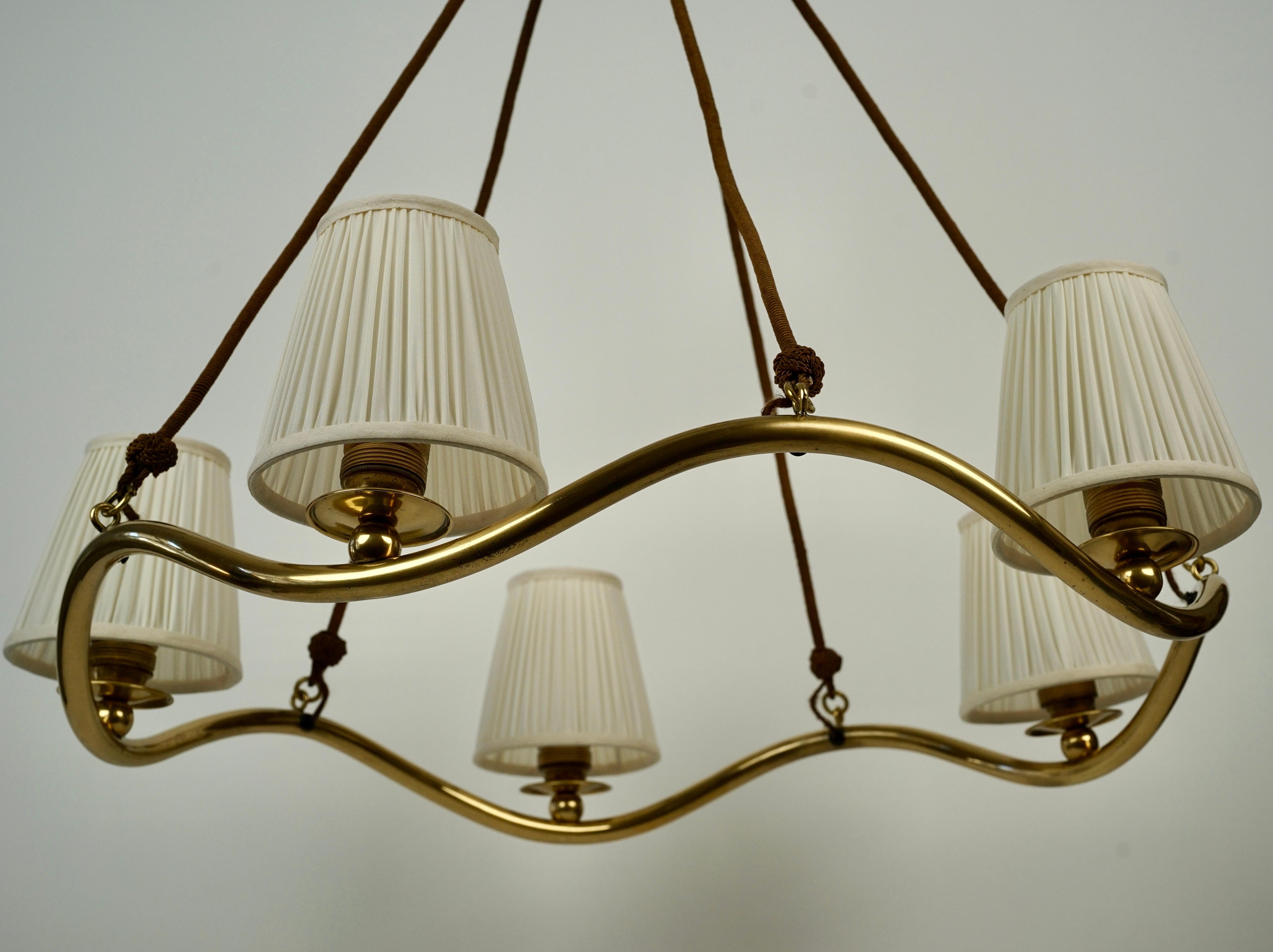 Poli Lustre Wave en laiton avec abat-jour en soie, Design, Oswald Haerdtl, Autriche 1934 en vente