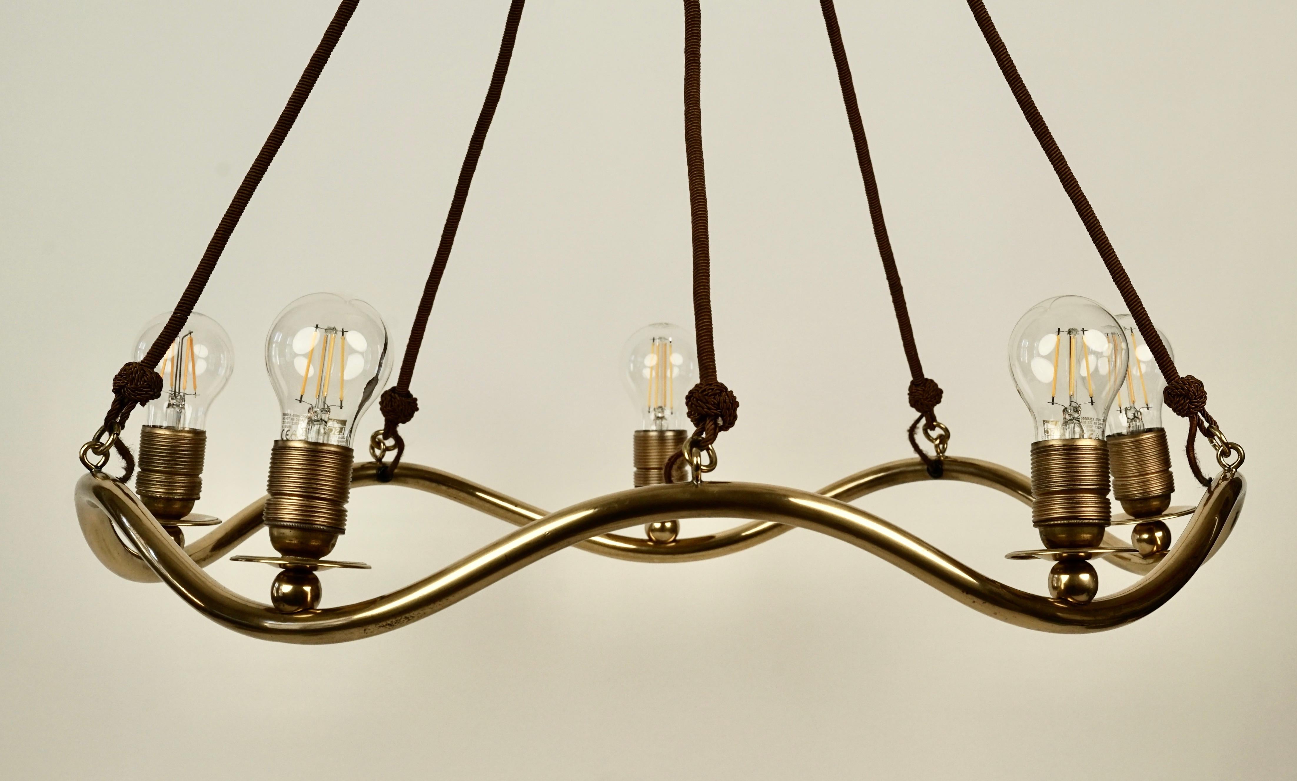 Lustre Wave en laiton avec abat-jour en soie, Design, Oswald Haerdtl, Autriche 1934 en vente 1